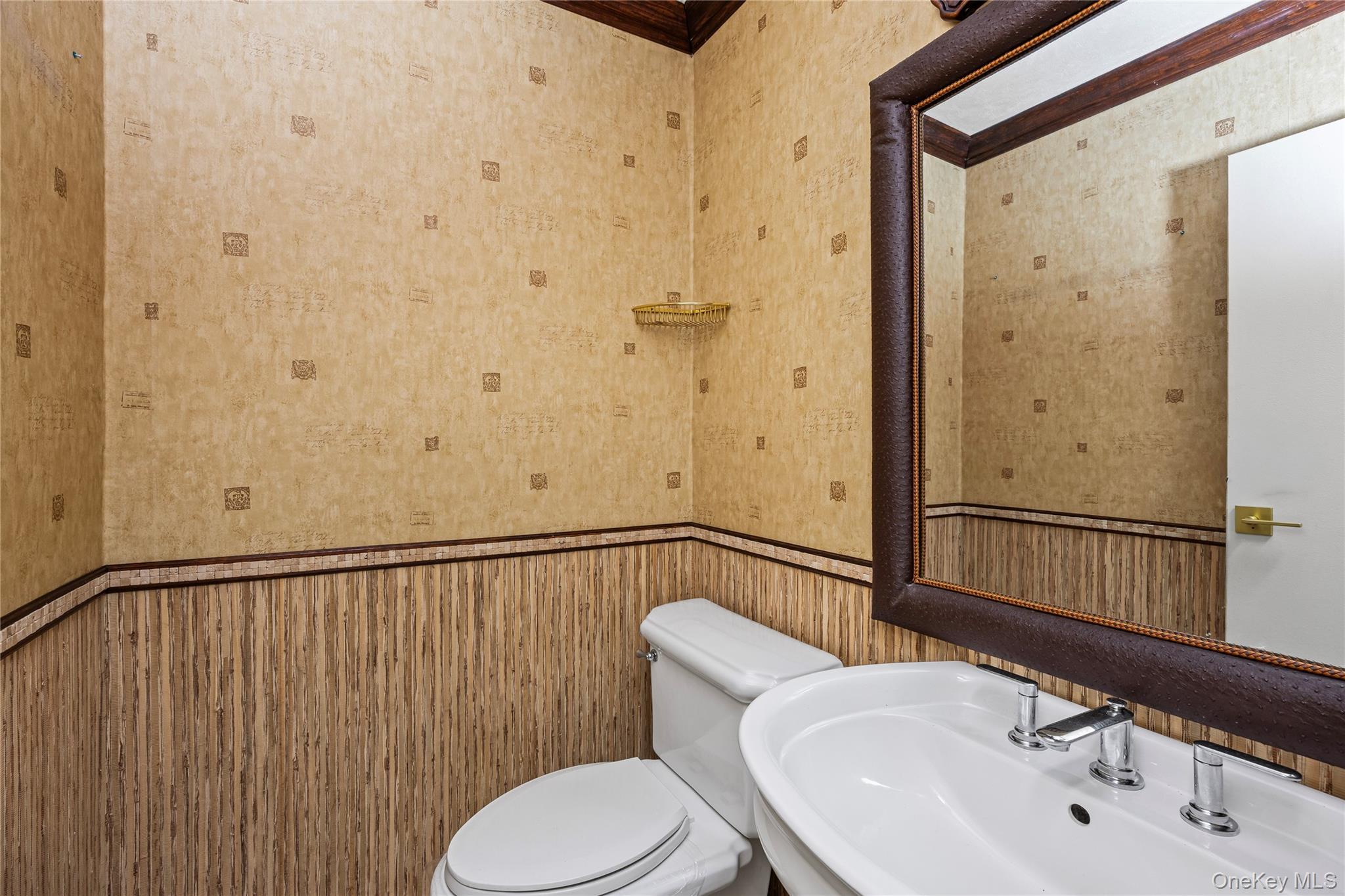 Huntington Station, New York, 11746, United States, 2 Bedrooms Bedrooms, ,2 BathroomsBathrooms,Residential,For Sale,1981328