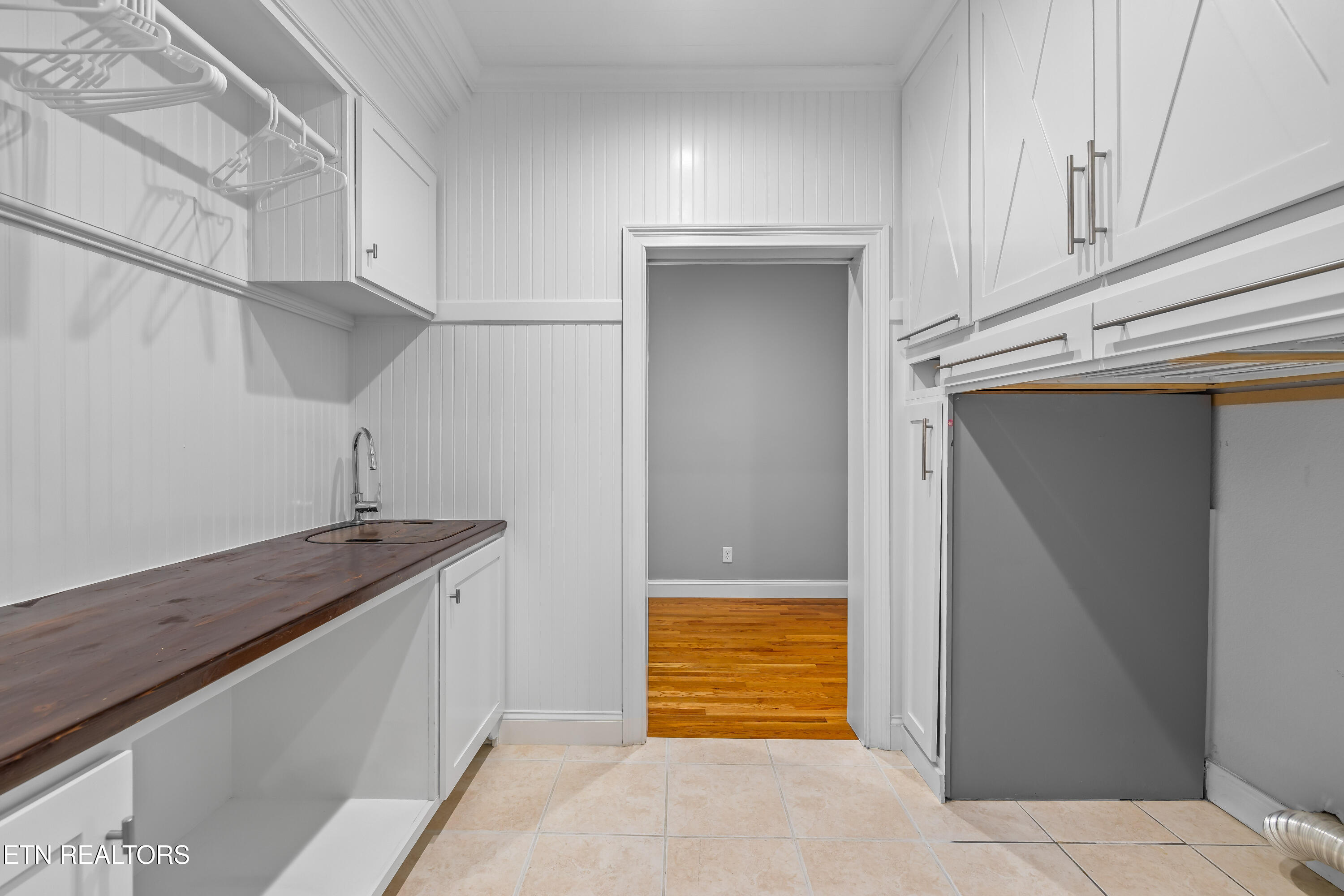 Maryville, Tennessee, 37803, United States, 4 Bedrooms Bedrooms, ,5 BathroomsBathrooms,Residential,For Sale,1984597