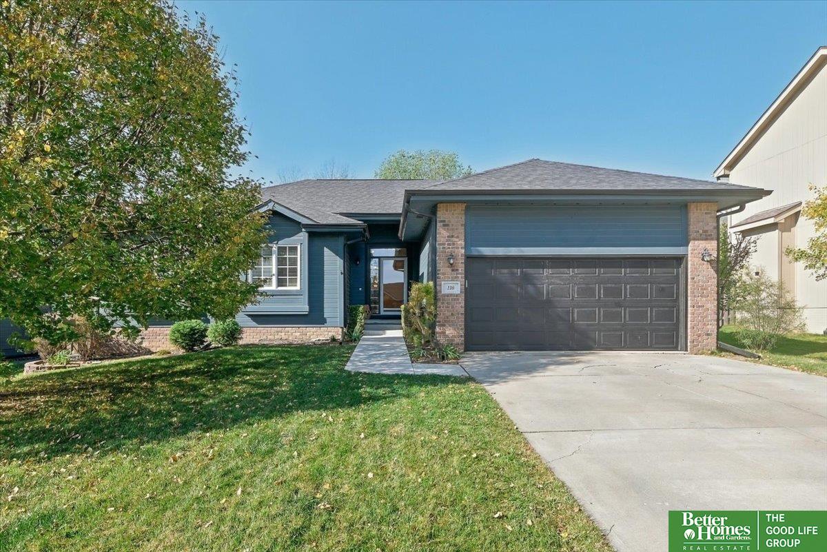 Longwood Dr, Papillion, NE 68133