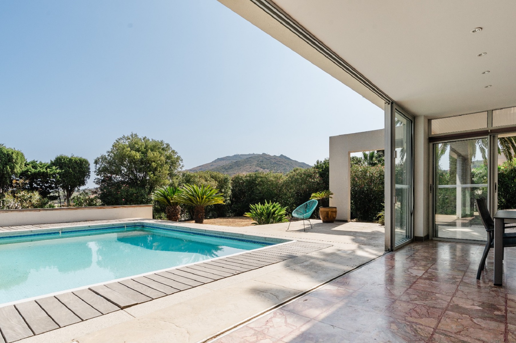  Property with sea and harbor view: 2 Houses, pool, and building potential - 物件實景