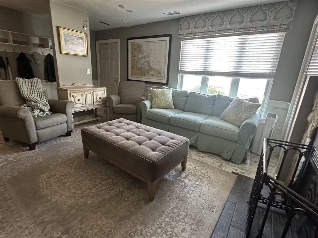 Quincy, Massachusetts, 02171, United States, 2 Bedrooms Bedrooms, ,3 BathroomsBathrooms,Residential,For Sale,1866744