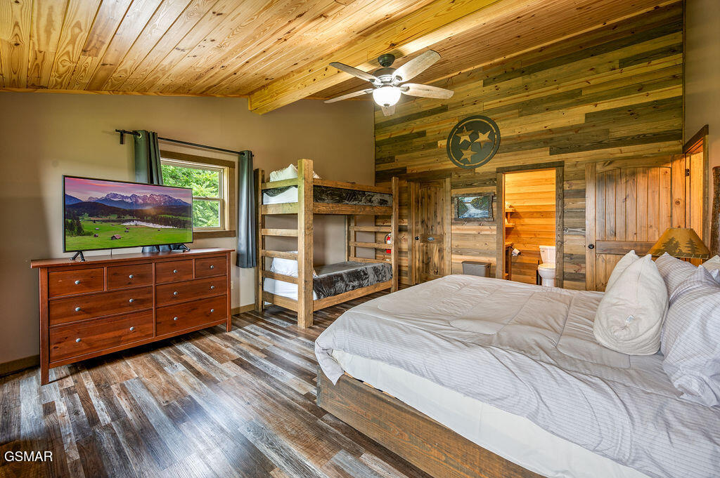 Sevierville, Tennessee, 37876, United States, 4 Bedrooms Bedrooms, ,6 BathroomsBathrooms,Residential,For Sale,2008845