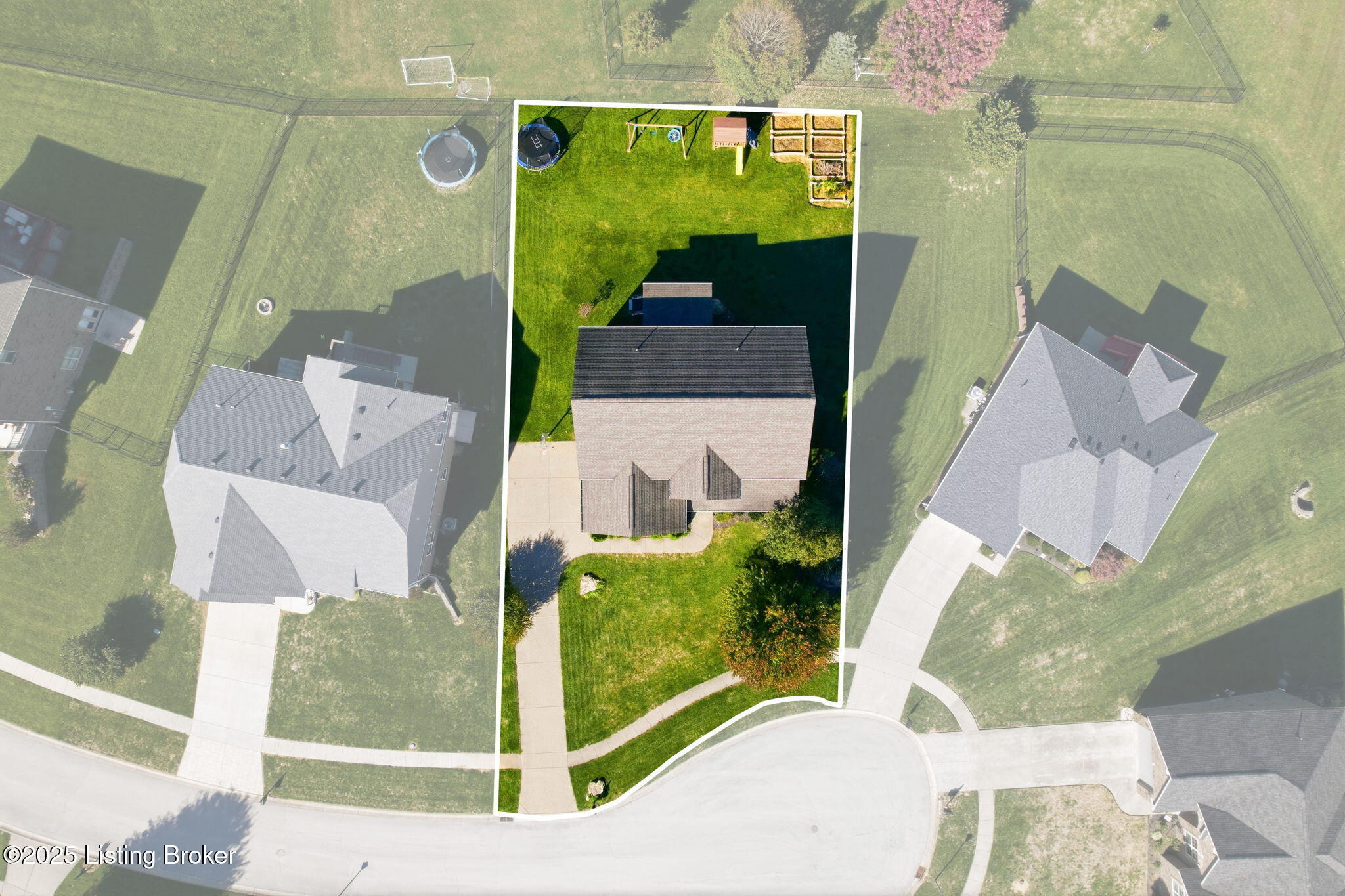 La Grange, Kentucky, 40031, United States, 5 Bedrooms Bedrooms, ,4 BathroomsBathrooms,Residential,For Sale,1971685