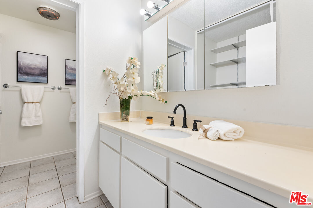 Los Angeles, California, 90042, United States, 2 Bedrooms Bedrooms, ,1 BathroomBathrooms,Residential,For Sale,1908297