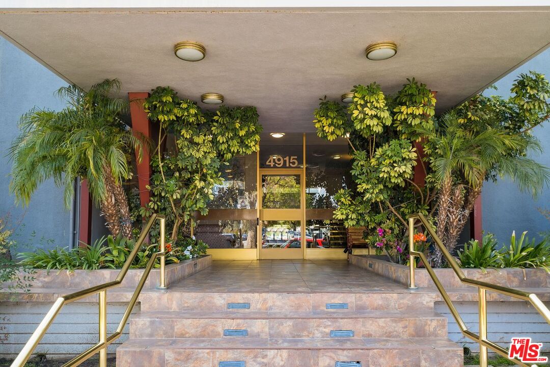 Sherman Oaks, California, 91423, United States, 2 Bedrooms Bedrooms, ,2 BathroomsBathrooms,Residential,For Sale,1920013