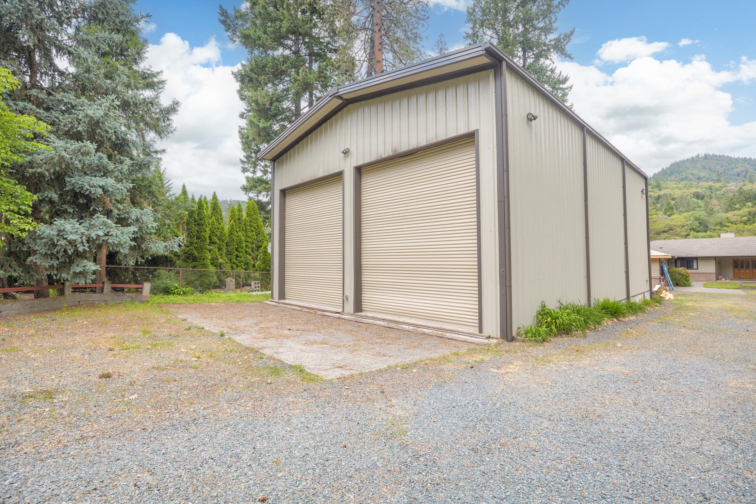 Grants Pass, Oregon, 97527, United States, 3 Bedrooms Bedrooms, ,3 BathroomsBathrooms,Residential,For Sale,1822817