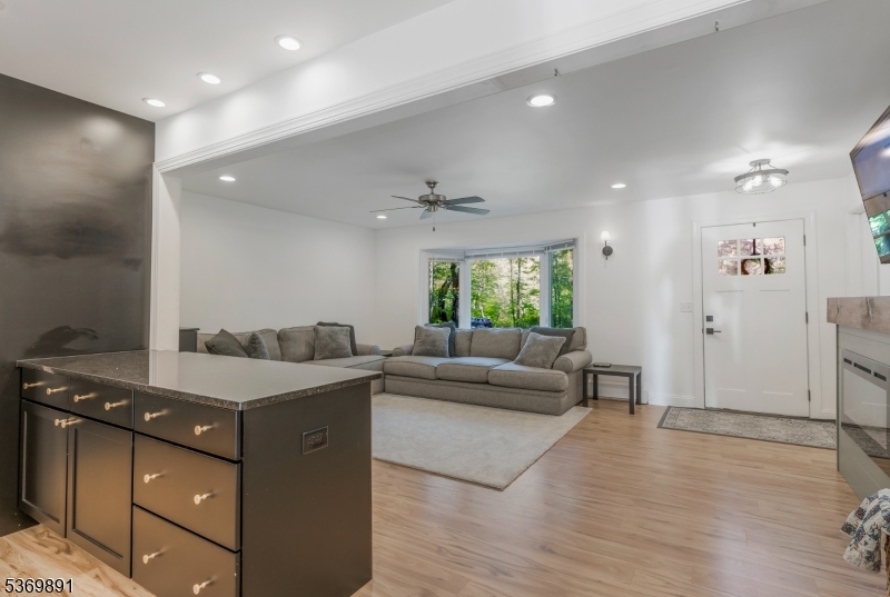 Bethlehem Twp., New Jersey, 08802, United States, 3 Bedrooms Bedrooms, ,2 BathroomsBathrooms,Residential,For Sale,1949584