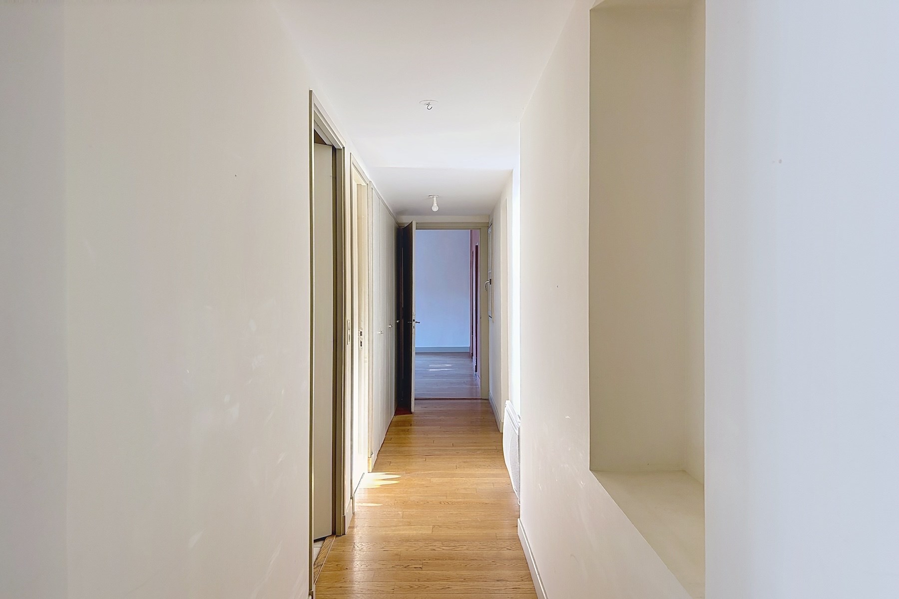  Sophisticated Apartment Facing the Iconic Nîmes Arena – A UNESCO-Listed Heritag… - 物件實景