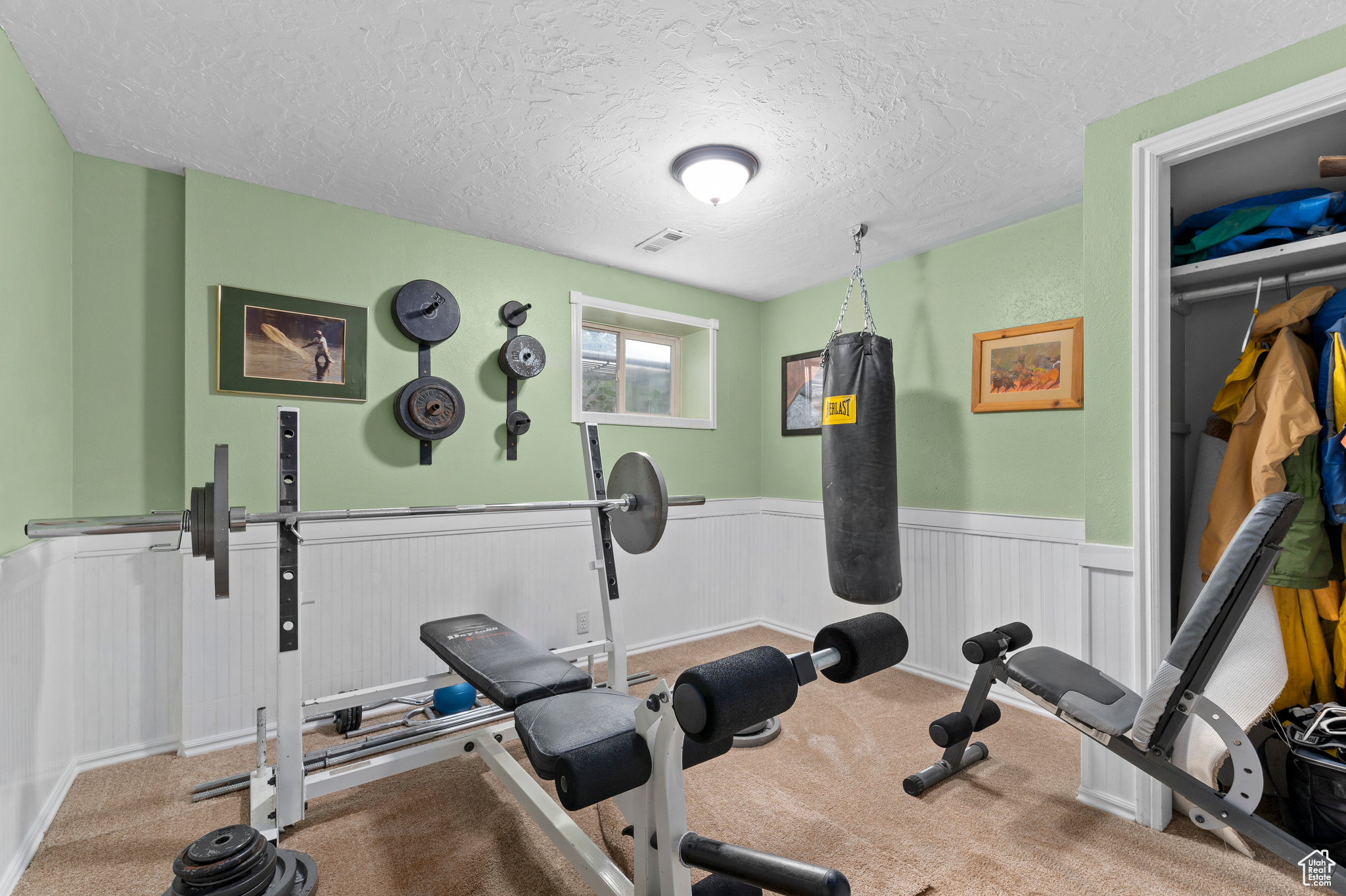 Sandy, Utah, 84093, United States, 6 Bedrooms Bedrooms, ,2 BathroomsBathrooms,Residential,For Sale,1882601
