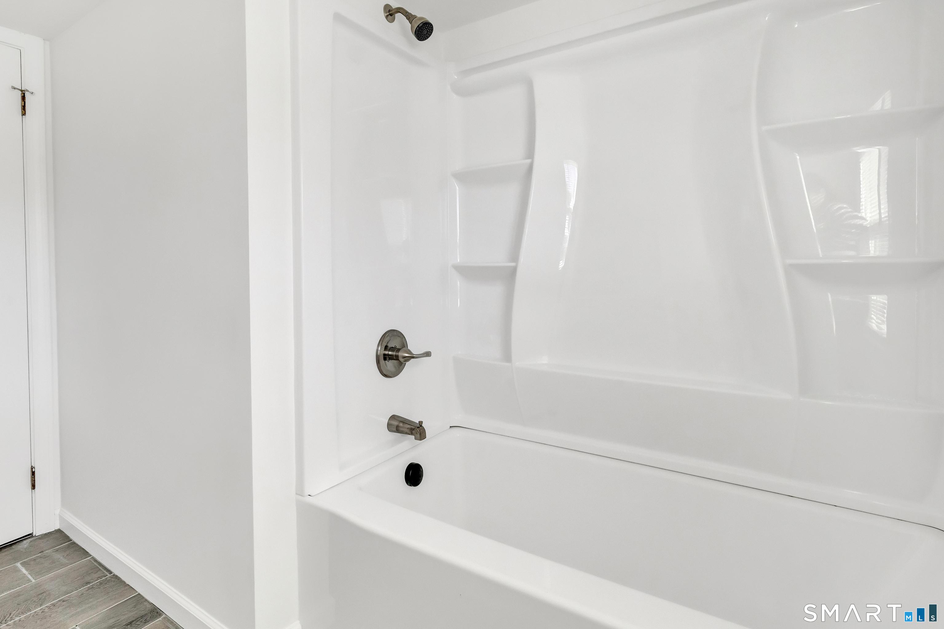 North Haven, Connecticut, 06473, United States, 3 Bedrooms Bedrooms, ,3 BathroomsBathrooms,Residential,For Sale,2011672