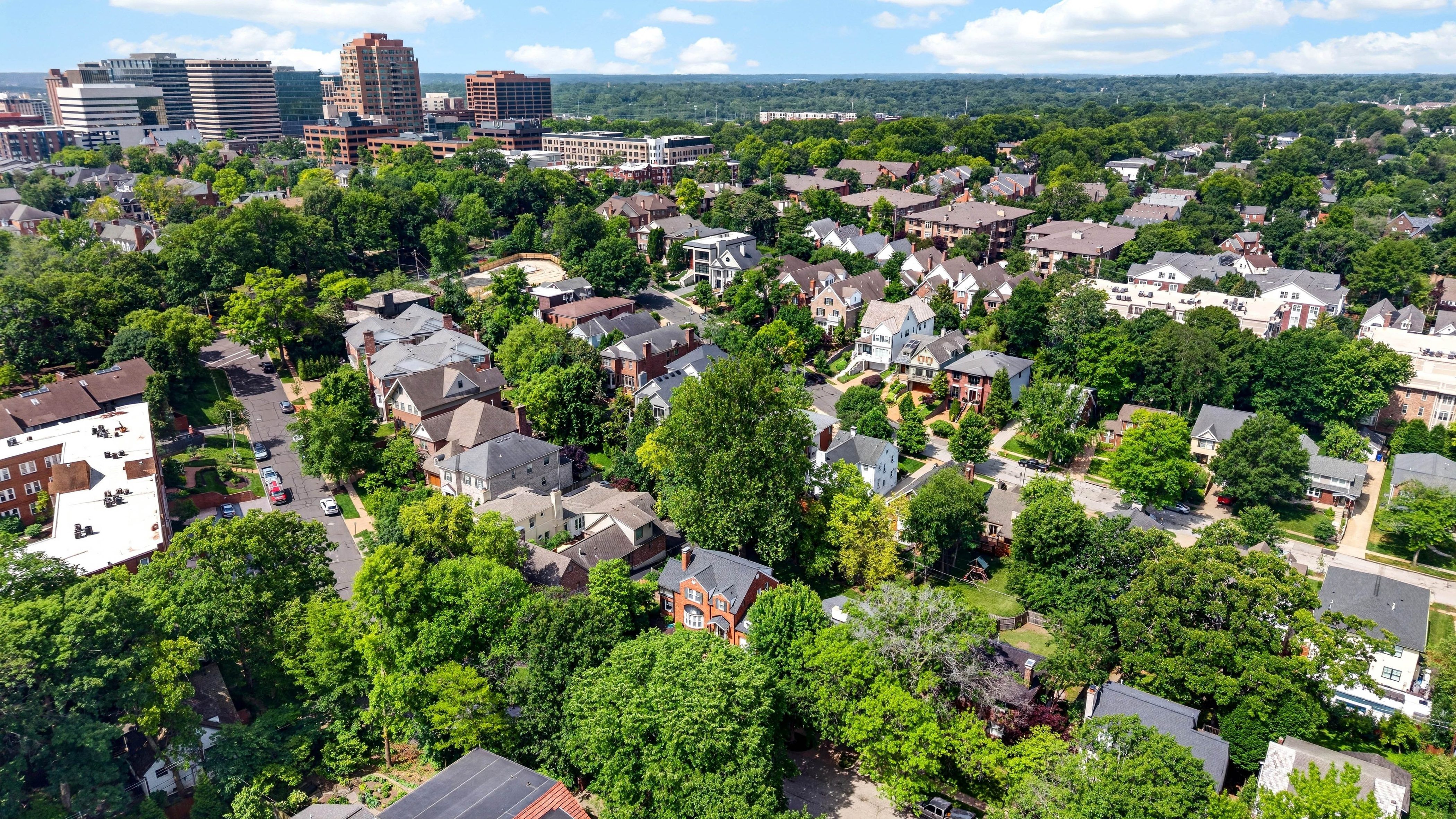 This University City charmer offers an ideal blend of character - 物件實景