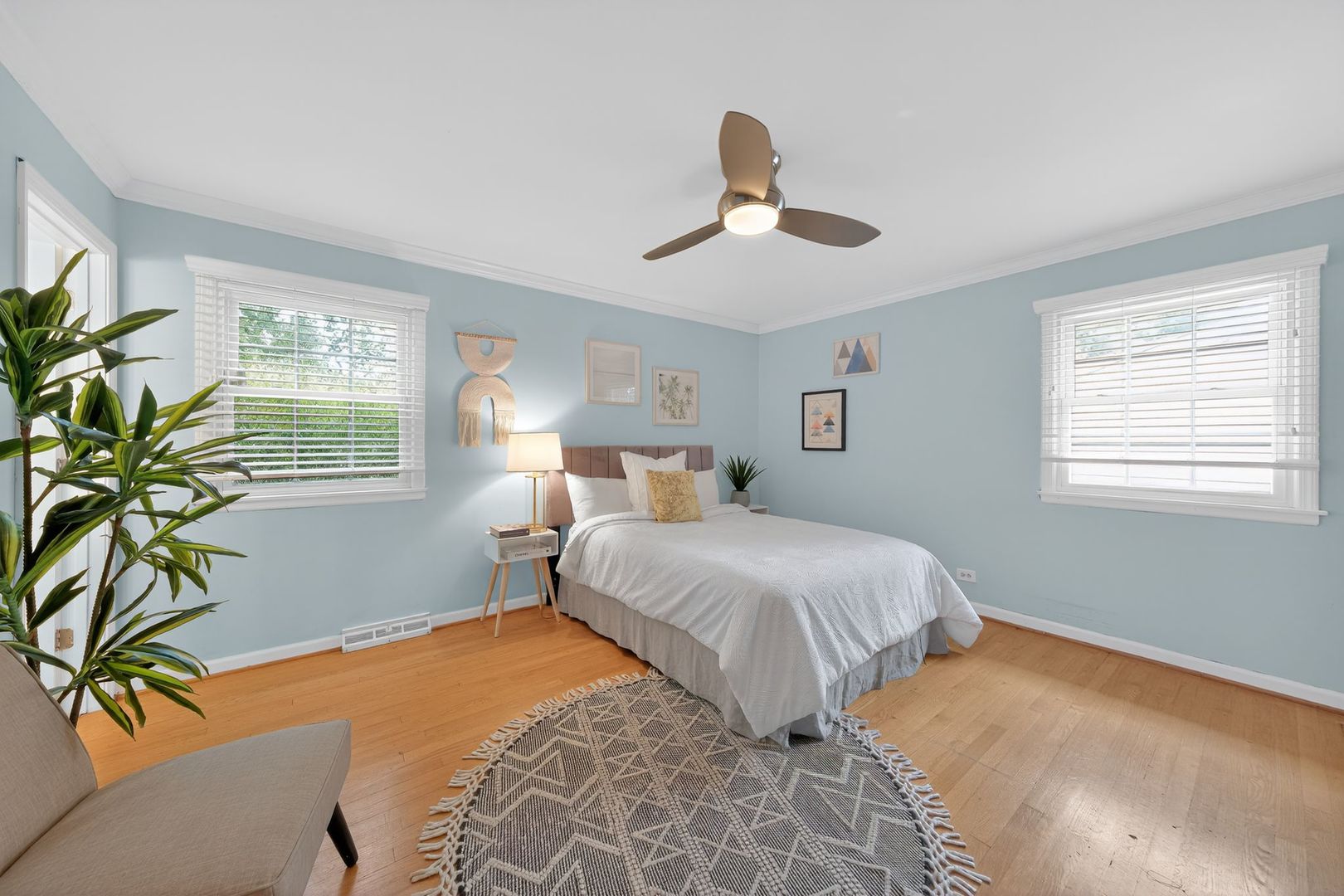 Glenview, Illinois, 60025, United States, 4 Bedrooms Bedrooms, ,3 BathroomsBathrooms,Residential,For Sale,1927417