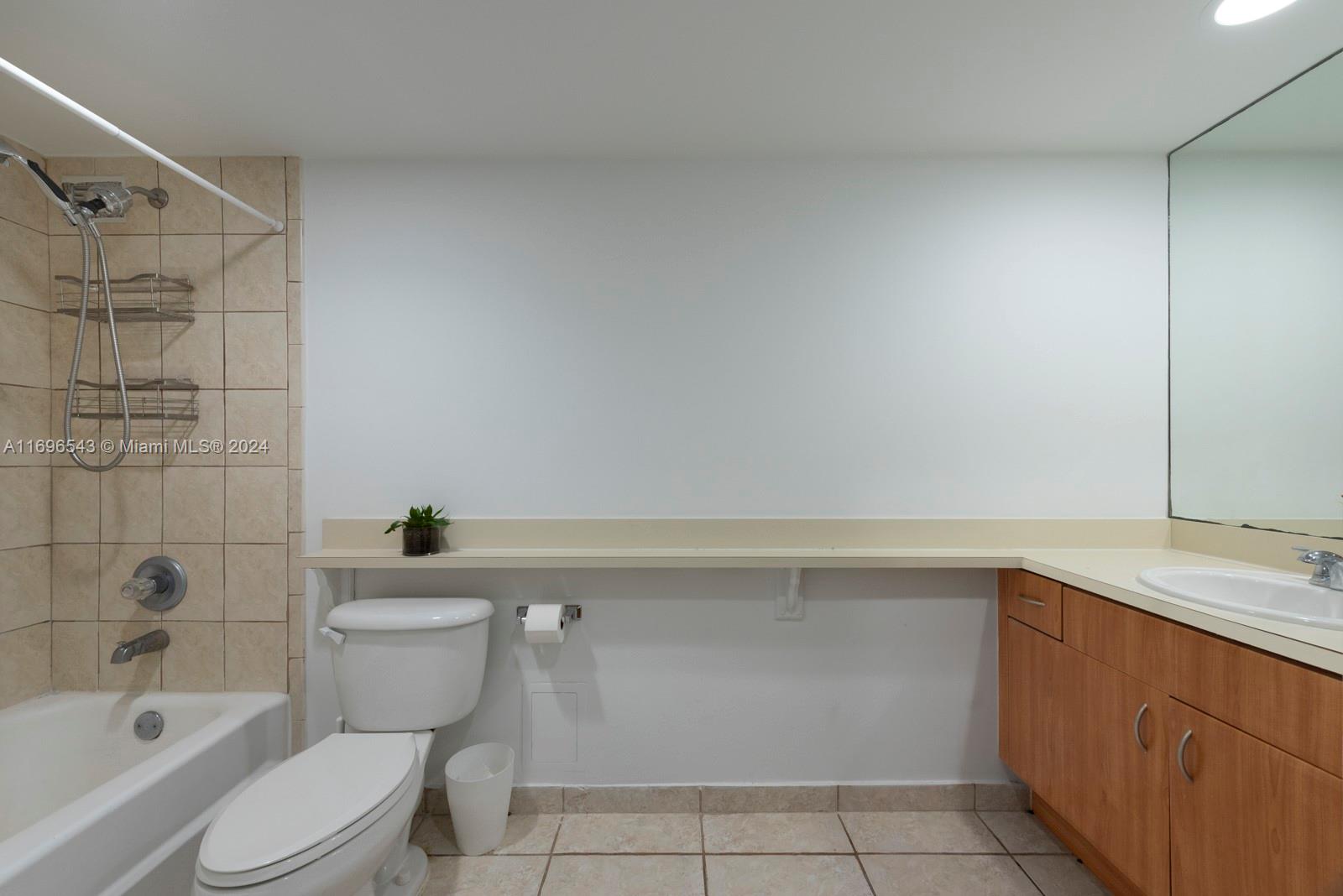 Miami Beach, Florida, 33140, United States, 2 Bedrooms Bedrooms, ,2 BathroomsBathrooms,Residential,For Sale,1712479