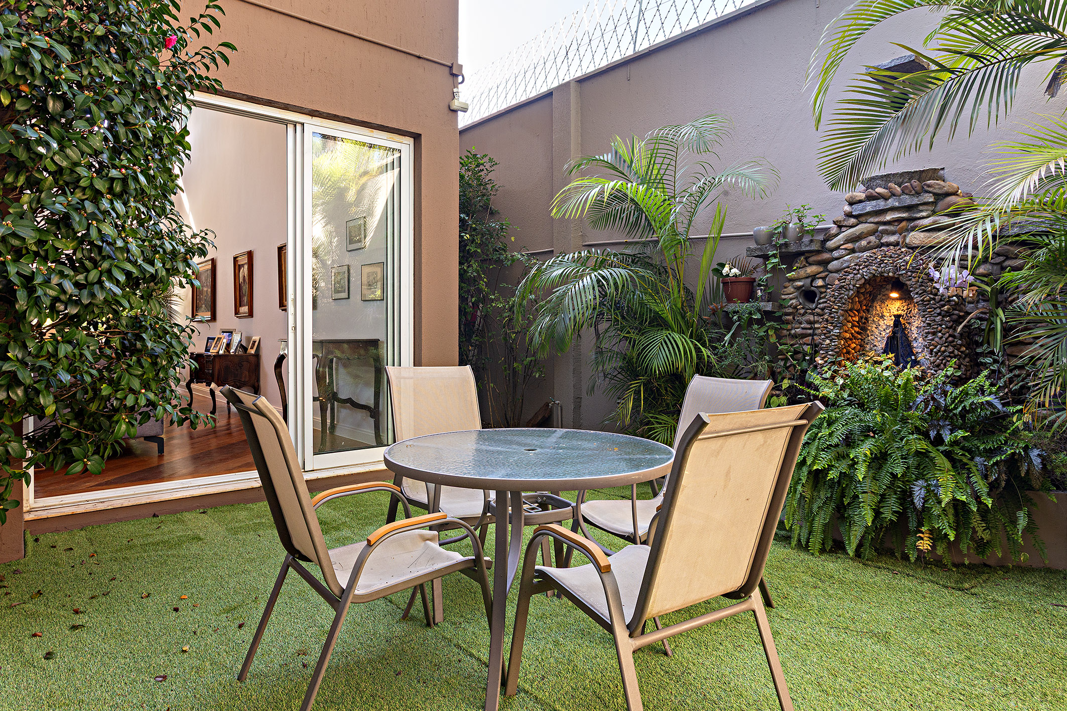  Family Residence with Garden and Pool near Parque do Cordeiro - 物件實景