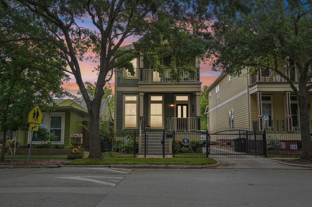 Houston, Texas, 77008, United States, 3 Bedrooms Bedrooms, ,3 BathroomsBathrooms,Residential,For Sale,1931769