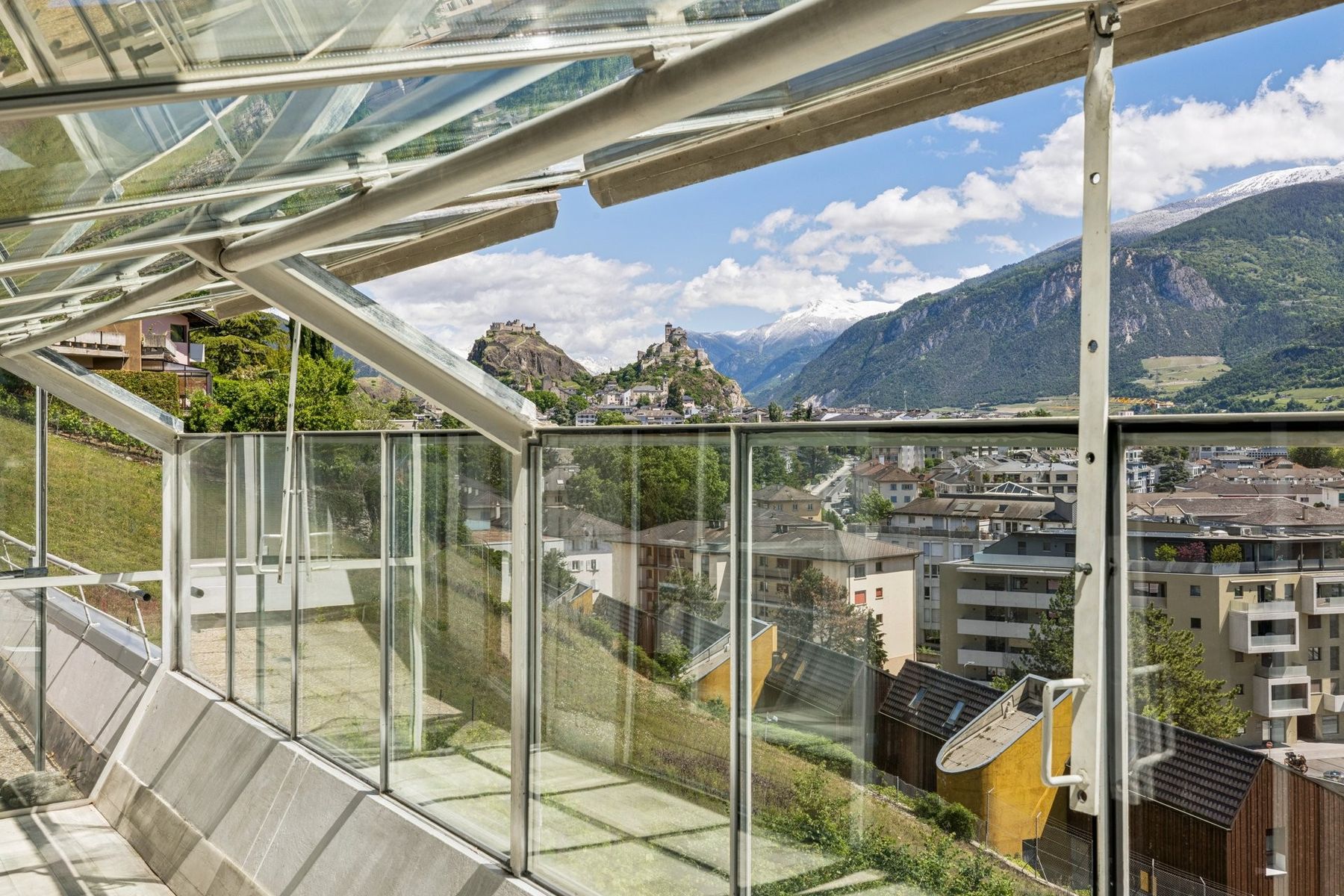  Apartment overlooking the city. - 物件實景