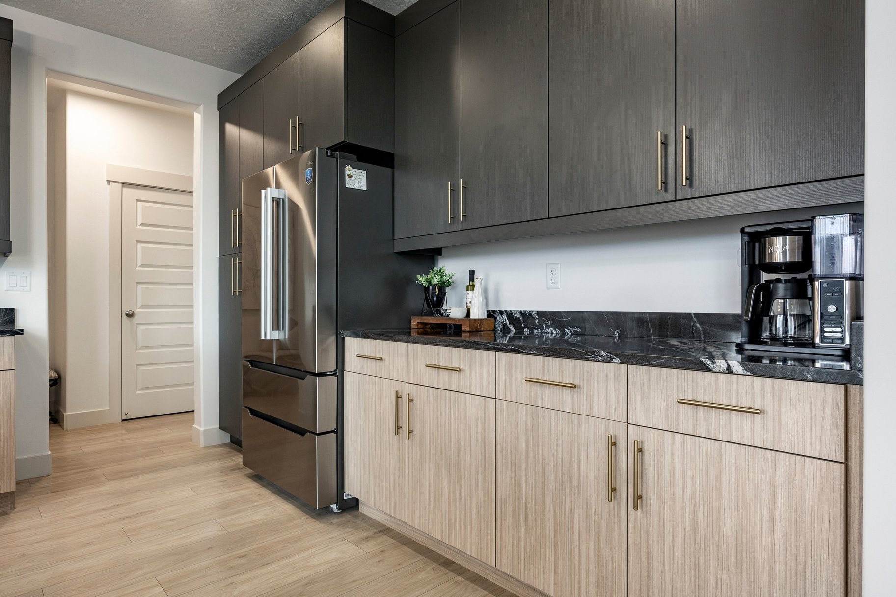  Pristine Home with Views, Rental Income, and Home Business Studio - 物件實景