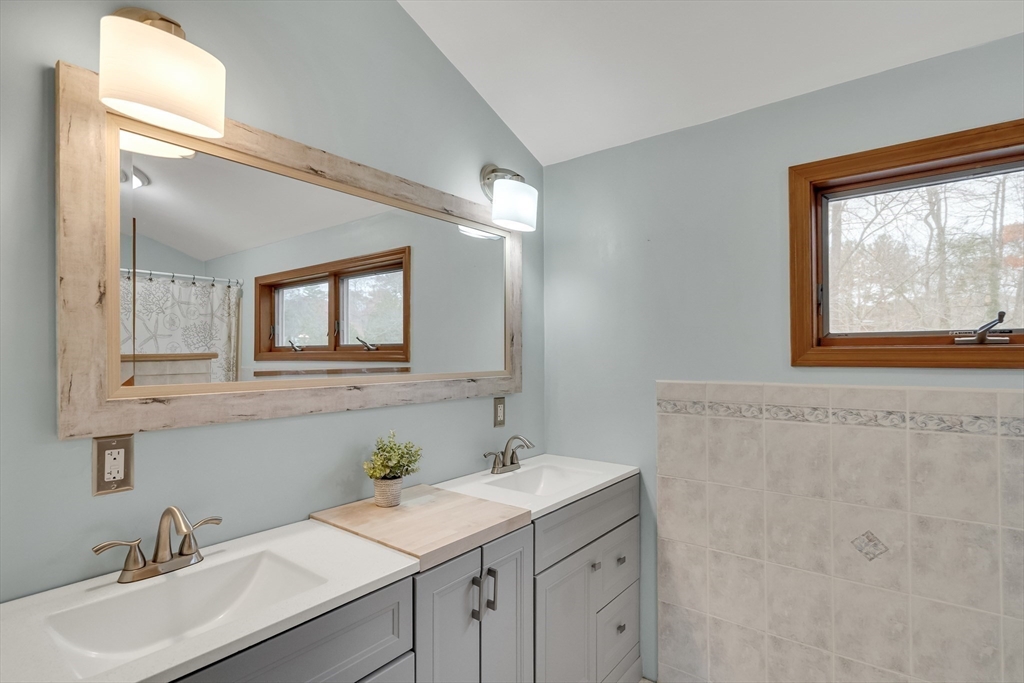 Burlington, Massachusetts, 01803, United States, 6 Bedrooms Bedrooms, ,4 BathroomsBathrooms,Residential,For Sale,1988373