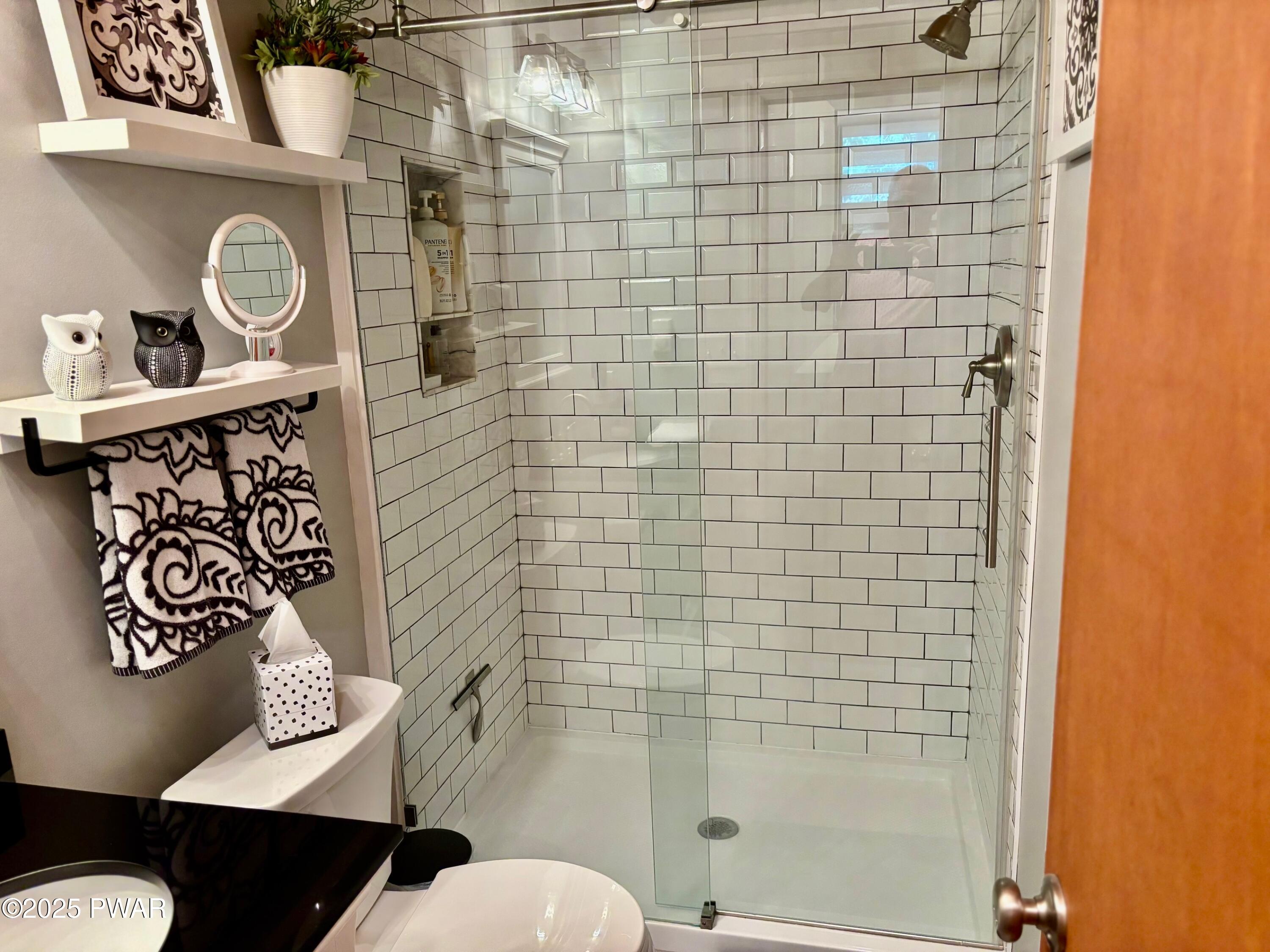 Greentown, Pennsylvania, 18426, United States, 4 Bedrooms Bedrooms, ,3 BathroomsBathrooms,Residential,For Sale,1927950