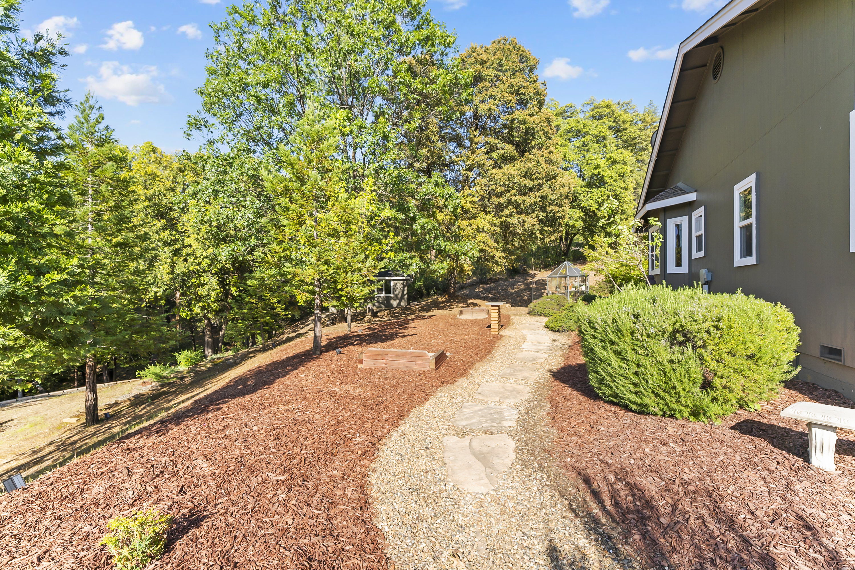  Thoughtfully Designed Living with Income Potential - 物件實景