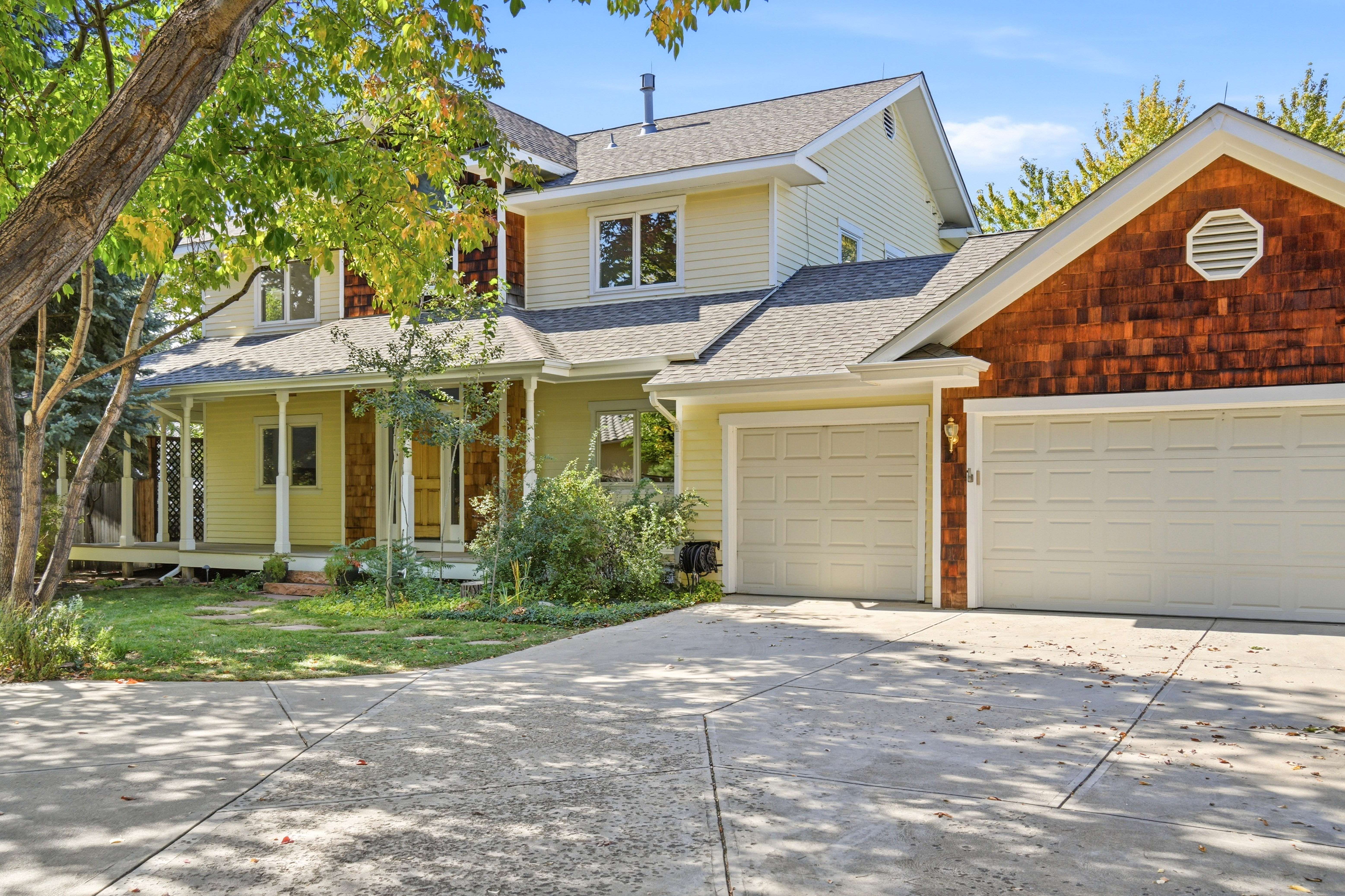  Custom Home with Vaulted Ceilings, Sauna and Wine Storage - 物件實景
