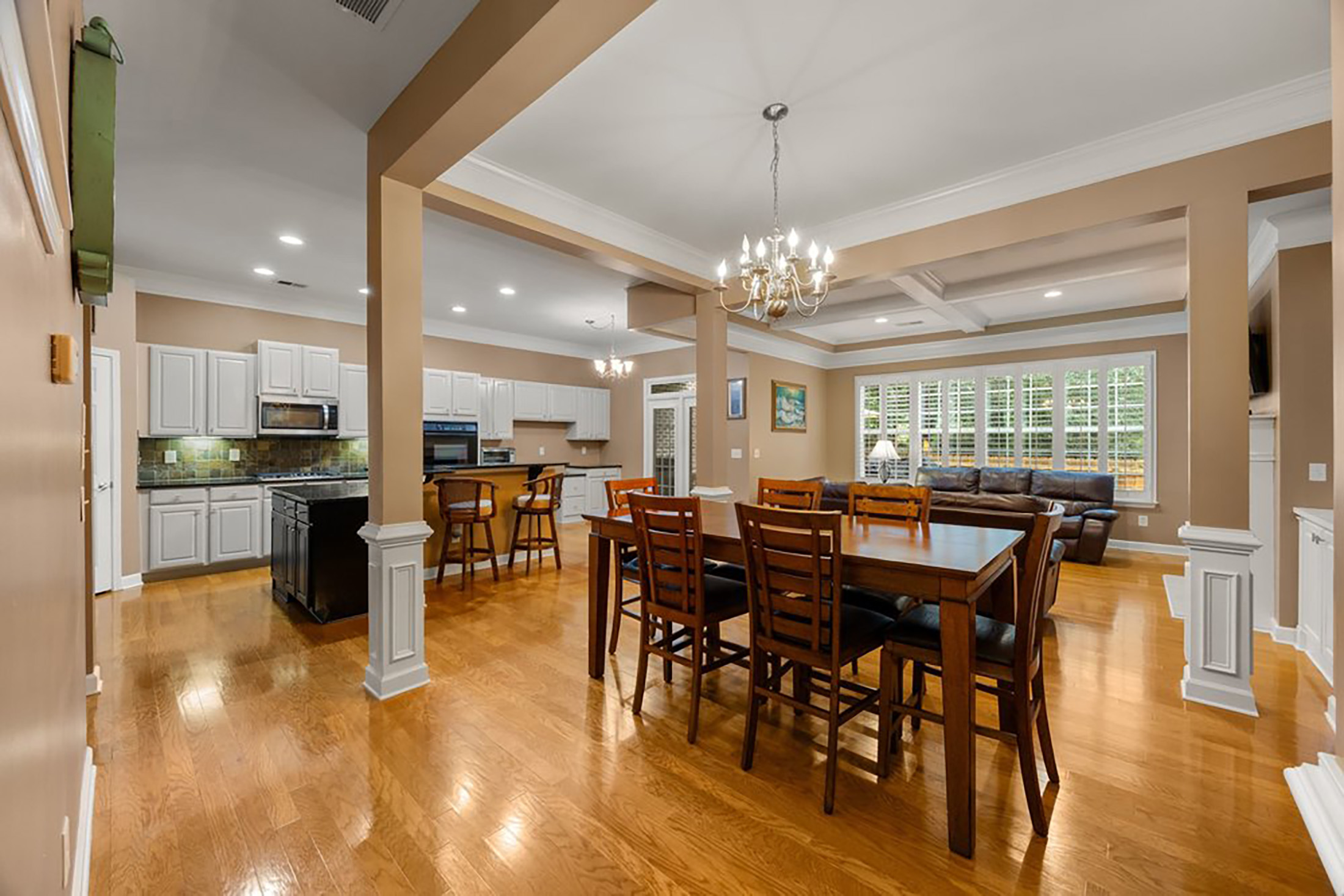  Turnkey Living in Gated Townhome Community - 物件實景