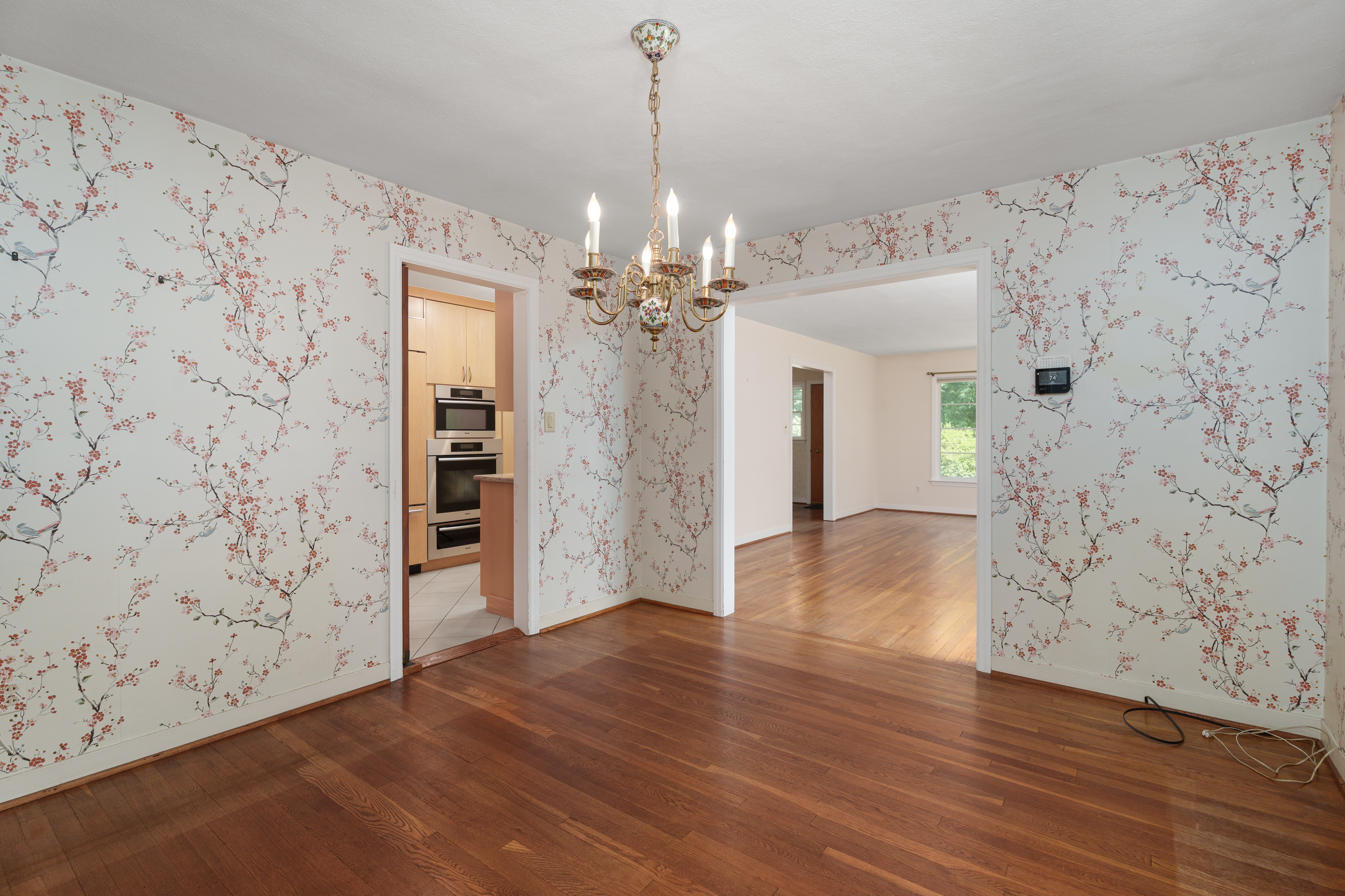  Spacious Multi-Level Home Featuring a Stylish European-Inspired Kitchen - 物件實景
