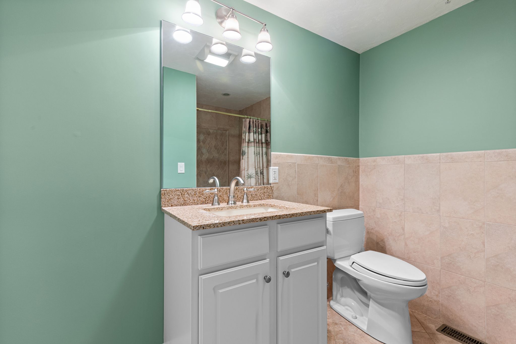  16 Carver Street, Unit 201, Plymouth, MA, 02360 - 物件實景