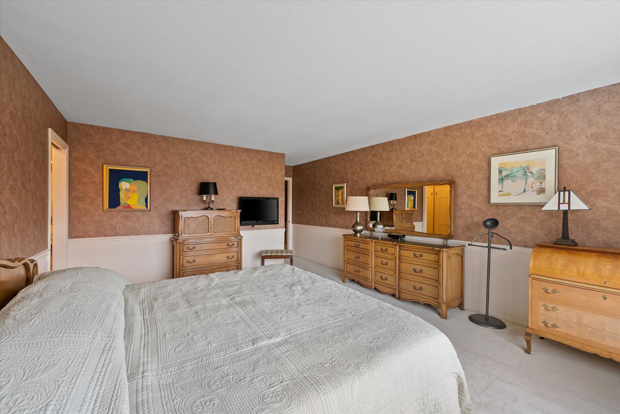 Mequon, Wisconsin, 53097, United States, 5 Bedrooms Bedrooms, ,5 BathroomsBathrooms,Residential,For Sale,1907648