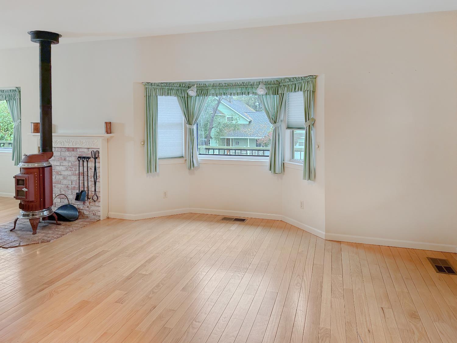 Auburn, California, 95603, United States, 4 Bedrooms Bedrooms, ,3 BathroomsBathrooms,Residential,For Sale,1988591