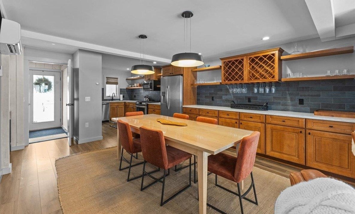 Stowe, Vermont, 05672, United States, 2 Bedrooms Bedrooms, ,2 BathroomsBathrooms,Residential,For Sale,1686552