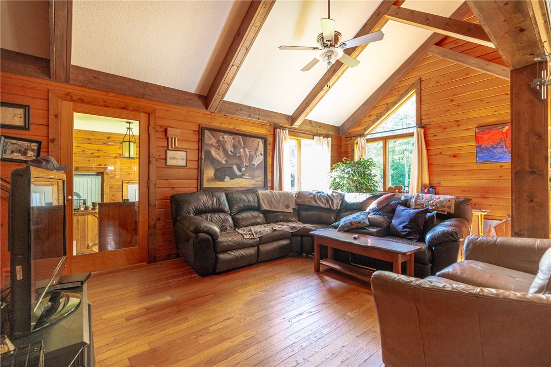 Jamestown, Pennsylvania, 16134, United States, 4 Bedrooms Bedrooms, ,3 BathroomsBathrooms,Residential,For Sale,1998073