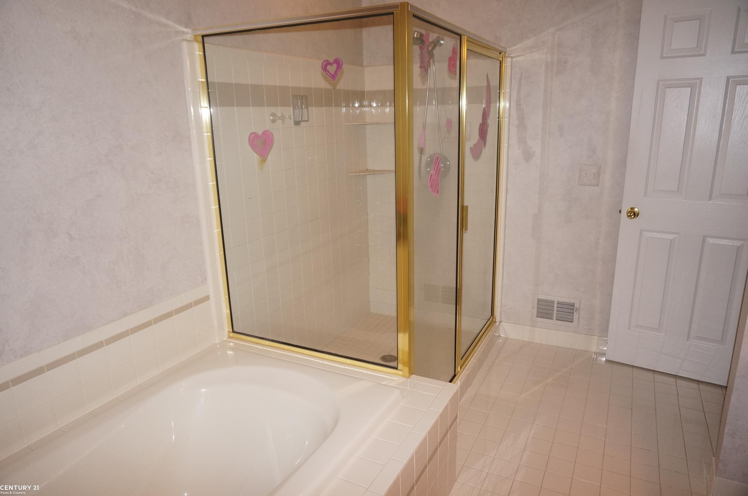 Macomb Twp, Michigan, 48044, United States, 4 Bedrooms Bedrooms, ,4 BathroomsBathrooms,Residential,For Sale,1894299