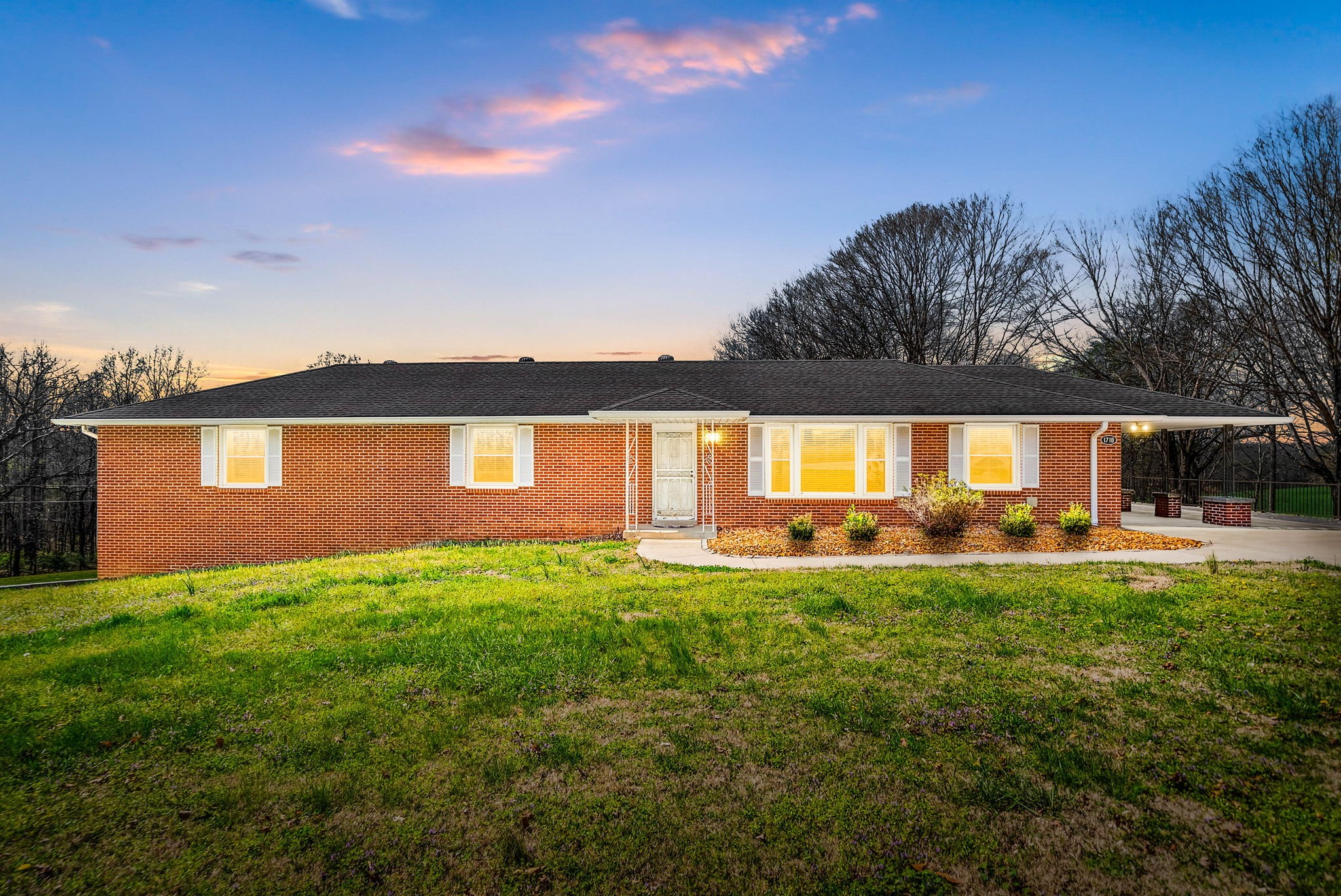 Clarksville, Tennessee, 37040, United States, 2 Bedrooms Bedrooms, ,2 BathroomsBathrooms,Residential,For Sale,2030332
