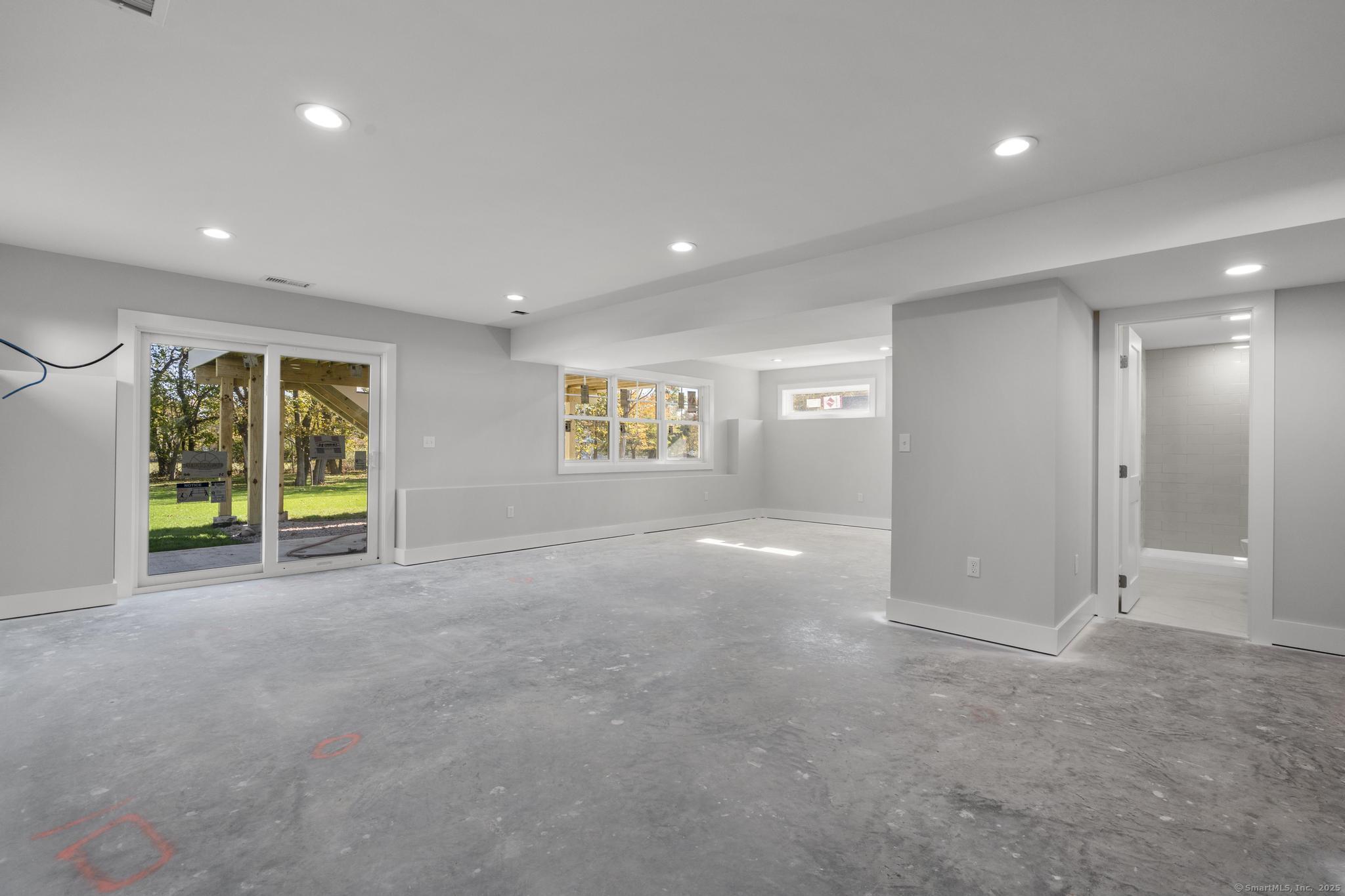 Milford, Connecticut, 06460, United States, 4 Bedrooms Bedrooms, ,4 BathroomsBathrooms,Residential,For Sale,1987652