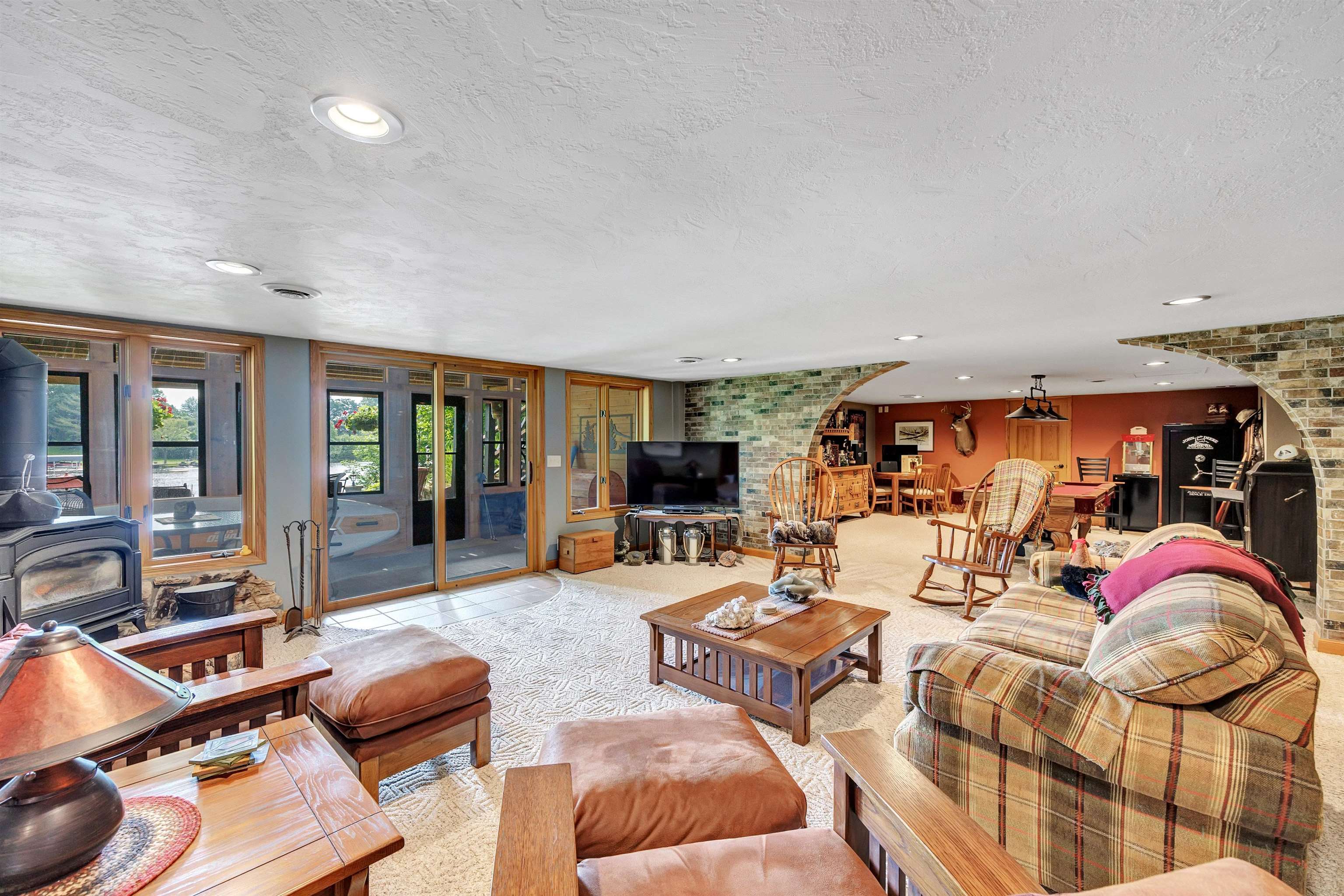 SHAWANO, Wisconsin, 54166, United States, 5 Bedrooms Bedrooms, ,3 BathroomsBathrooms,Residential,For Sale,1912460