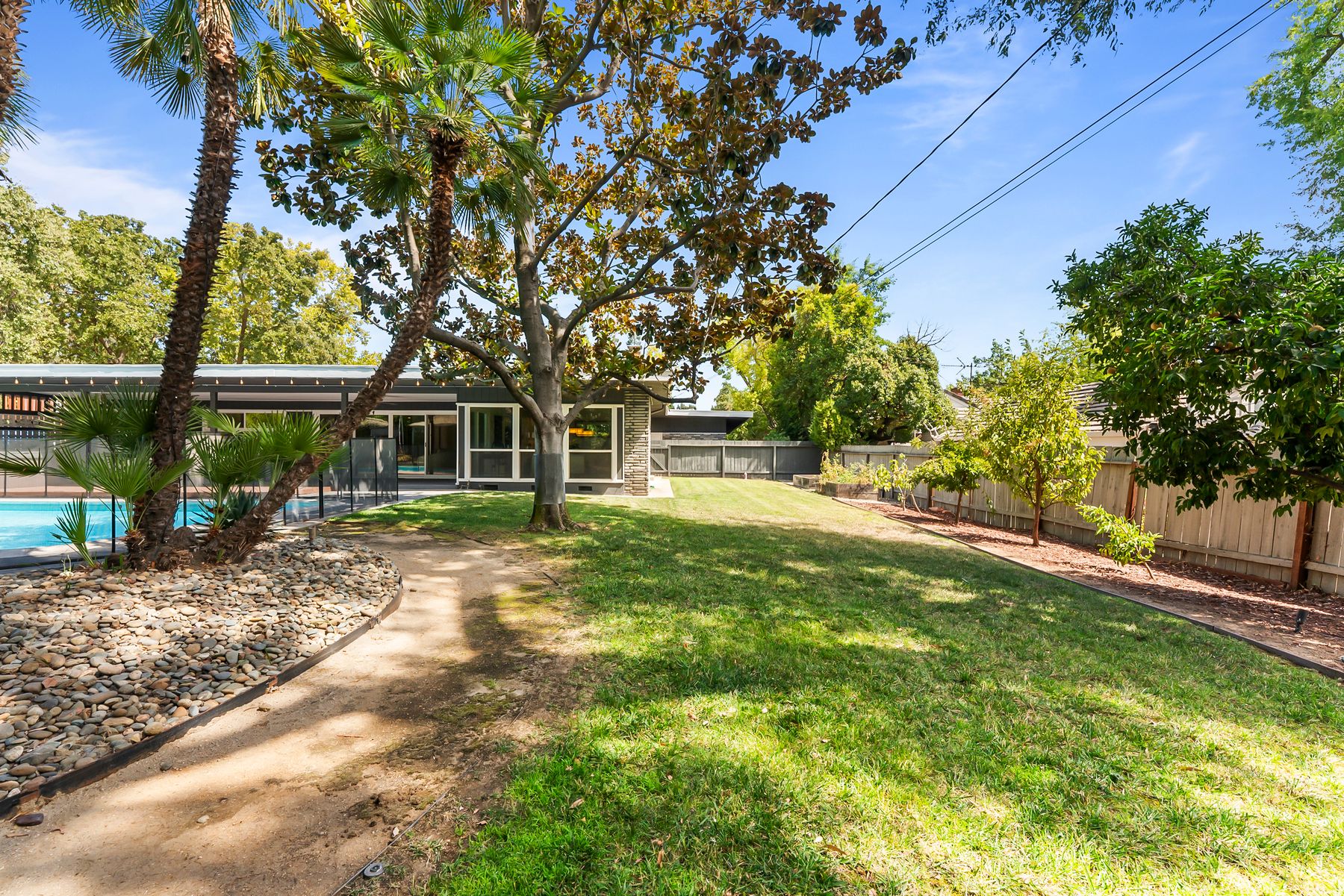  4935 Fair Oaks Boulevard, Carmichael, CA 95608 - 物件實景