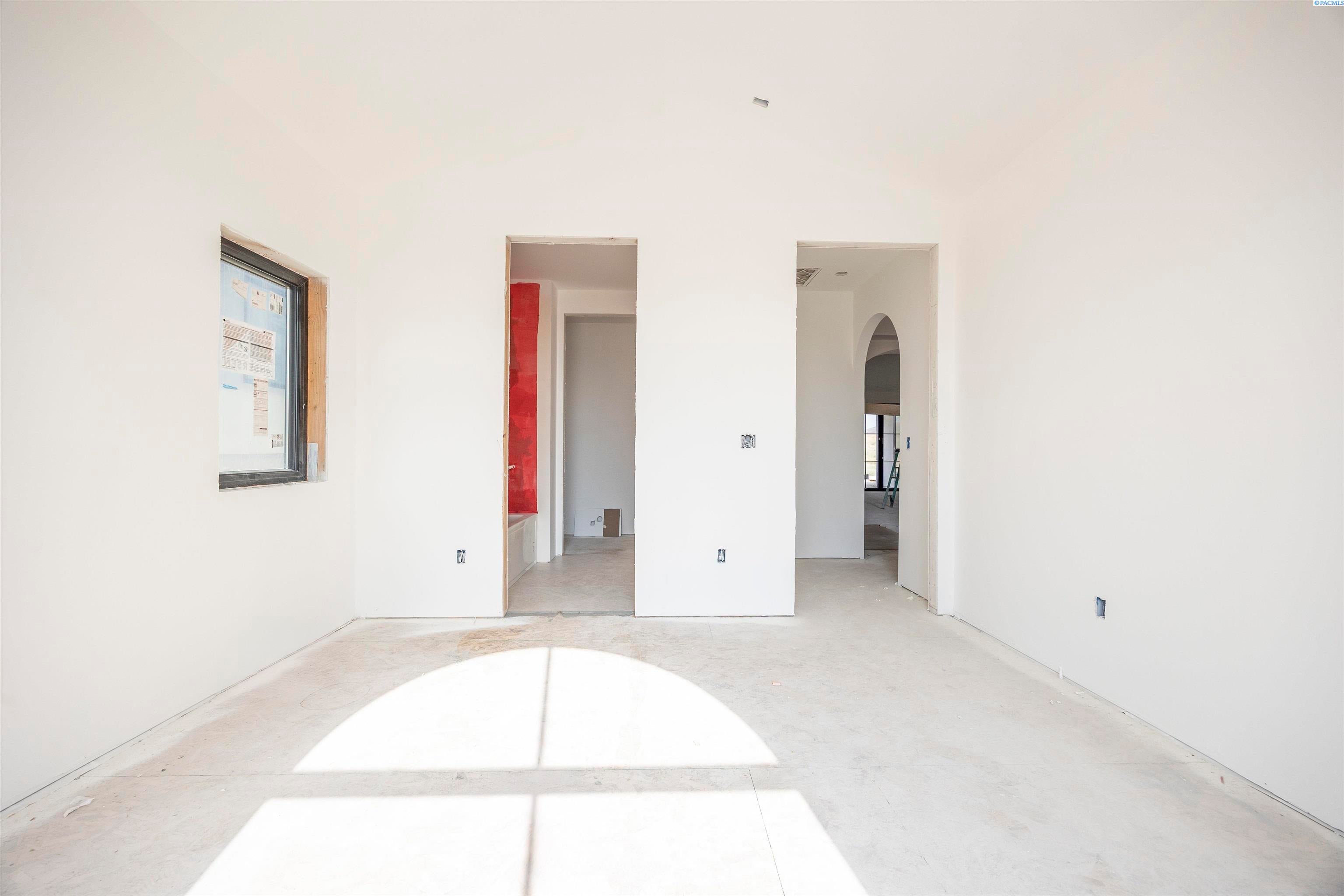 Richland, Washington, 99352, United States, 4 Bedrooms Bedrooms, ,4 BathroomsBathrooms,Residential,For Sale,1880511