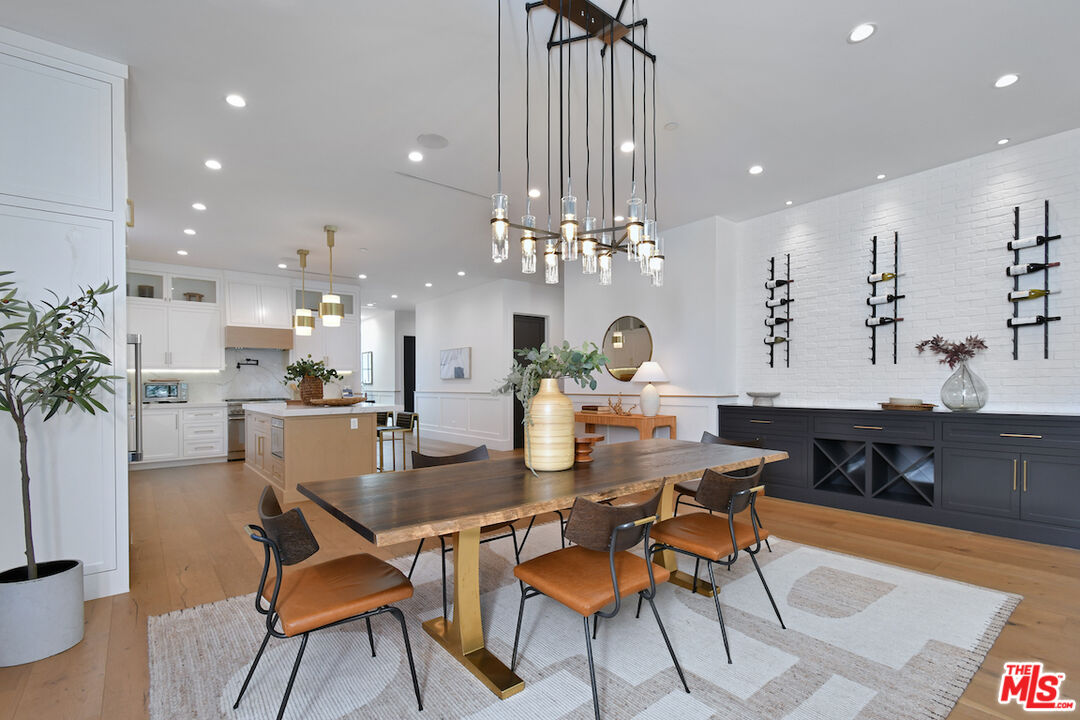 Encino, California, 91316, United States, 4 Bedrooms Bedrooms, ,5 BathroomsBathrooms,Residential,For Sale,2002982