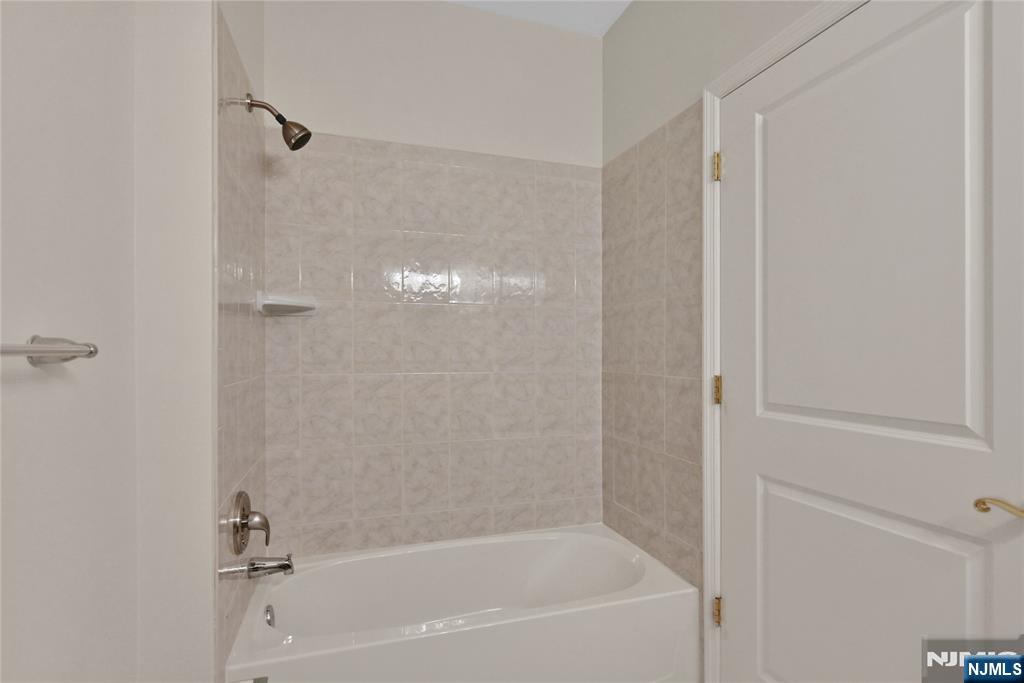 Rochelle Park, New Jersey, 07662, United States, 2 Bedrooms Bedrooms, ,3 BathroomsBathrooms,Residential,For Sale,1906079