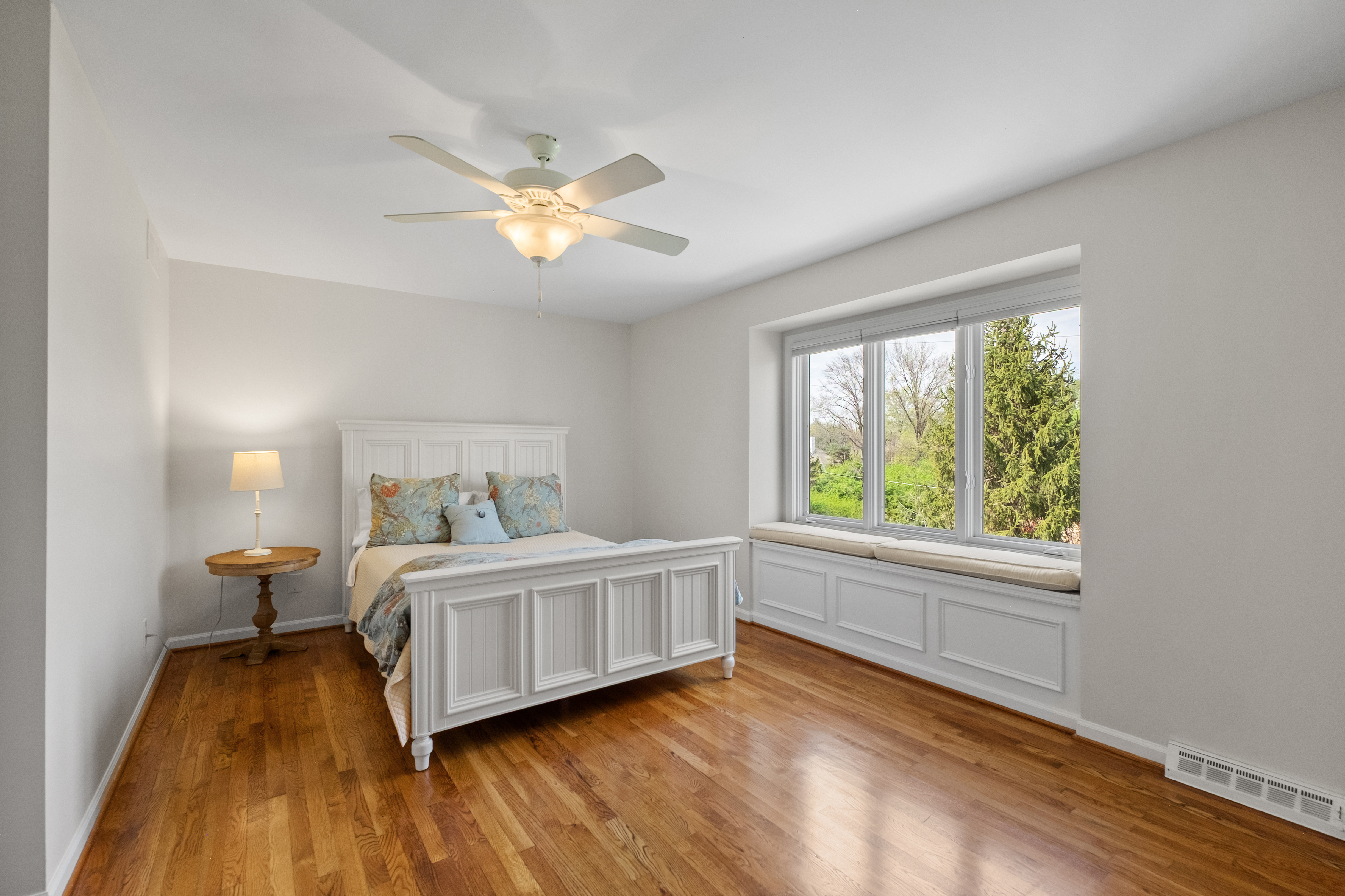  Welcome to this highly sought after home in Carberry Place l - 物件實景