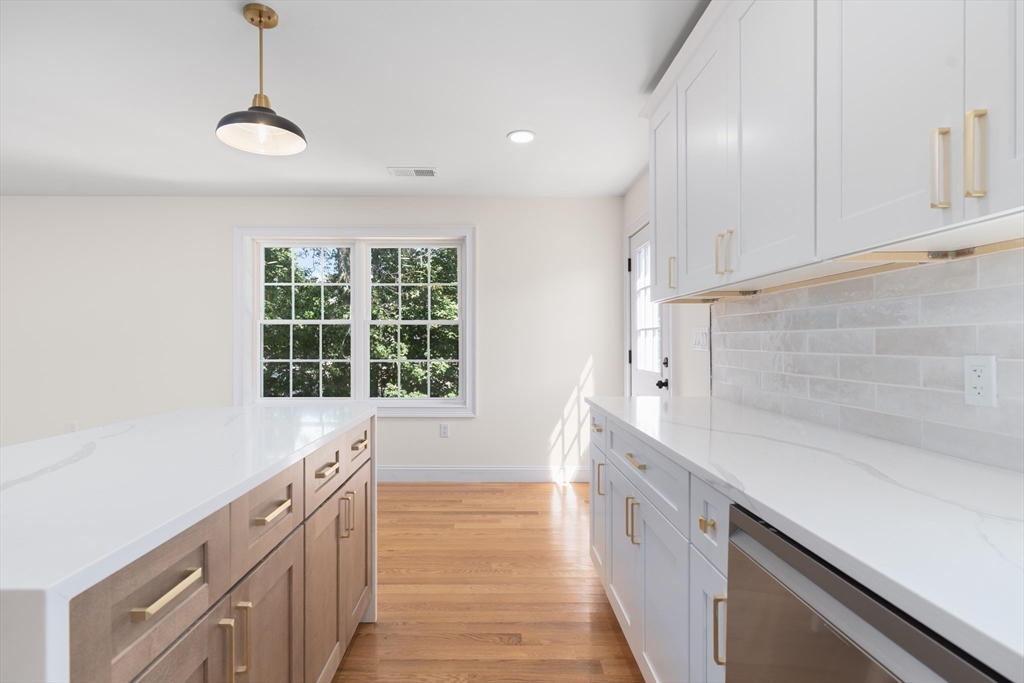 Attleboro, Massachusetts, 02703, United States, 3 Bedrooms Bedrooms, ,3 BathroomsBathrooms,Residential,For Sale,1908600