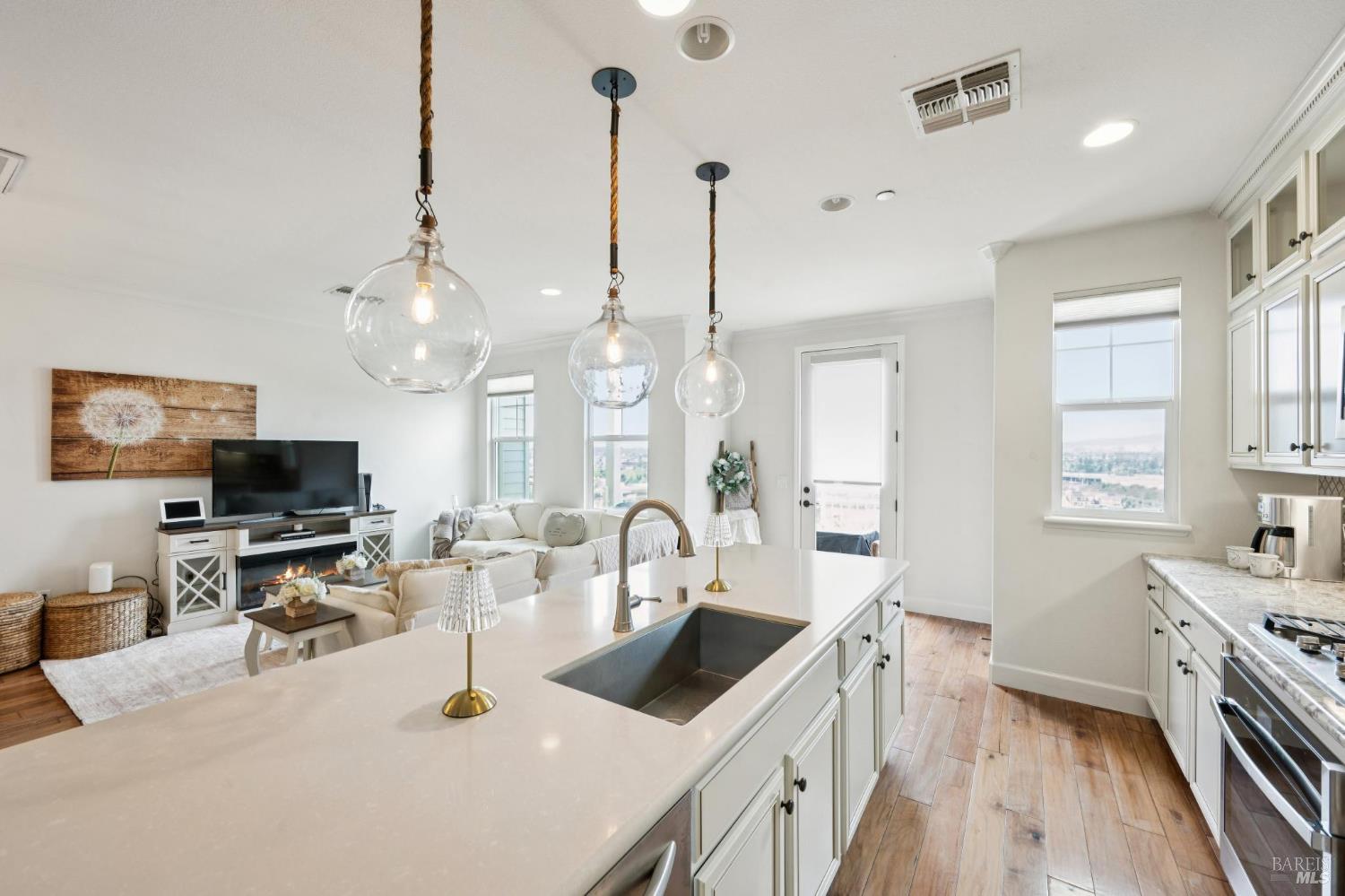 Petaluma, California, 94952, United States, 3 Bedrooms Bedrooms, ,3 BathroomsBathrooms,Residential,For Sale,1989207