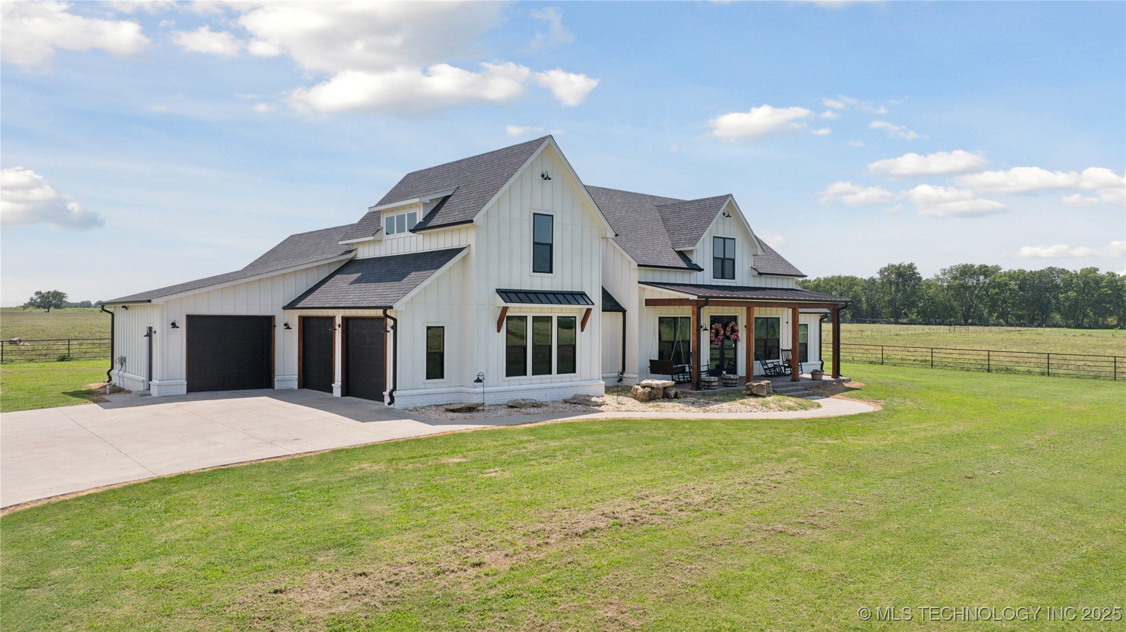 Pryor, Oklahoma, 74361, United States, 4 Bedrooms Bedrooms, ,4 BathroomsBathrooms,Residential,For Sale,1916724
