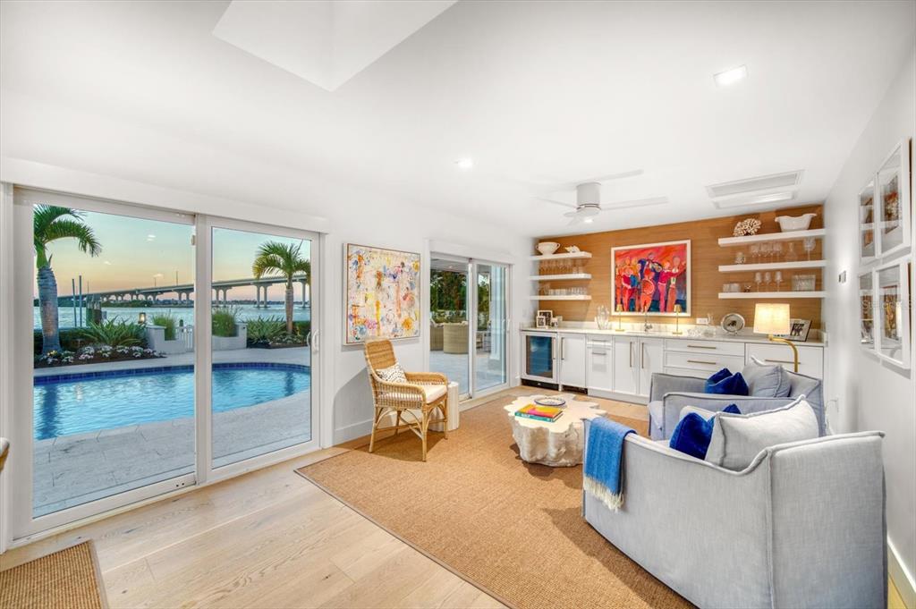 Largo, Florida, 33770, United States, 3 Bedrooms Bedrooms, ,4 BathroomsBathrooms,Residential,For Sale,1989168