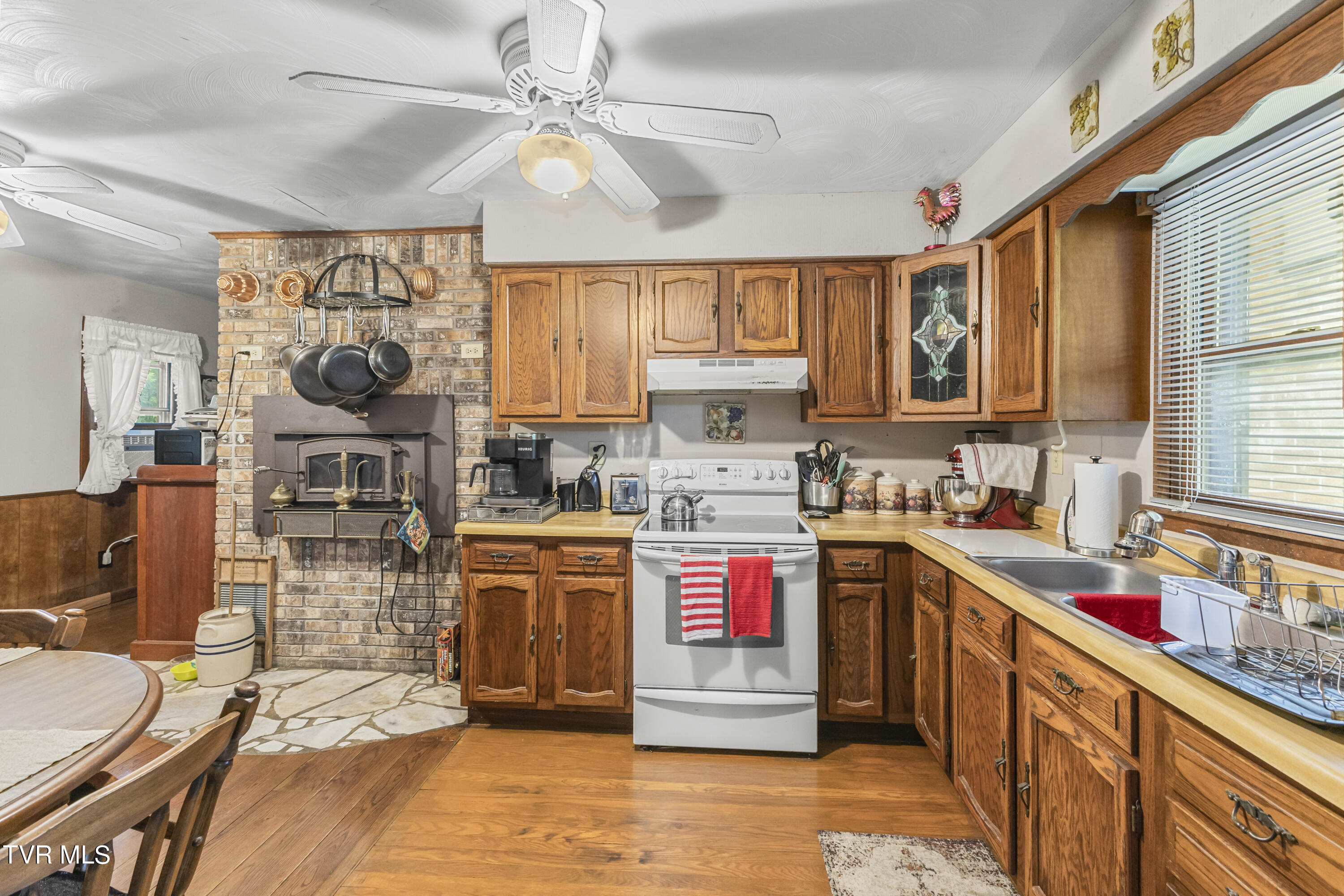 Jonesborough, Tennessee, 37659, United States, 3 Bedrooms Bedrooms, ,3 BathroomsBathrooms,Residential,For Sale,1888653