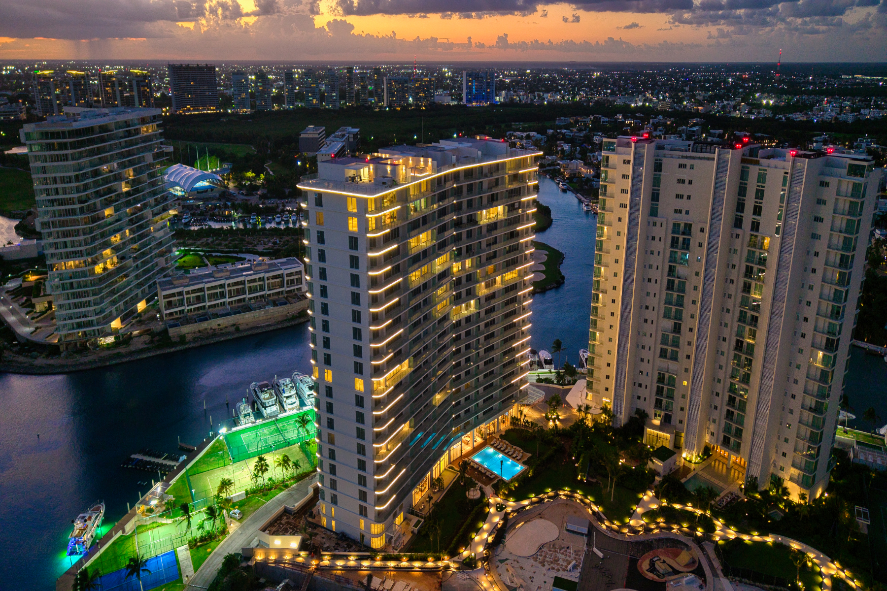  Oceanfront SLS Residences - 物件實景