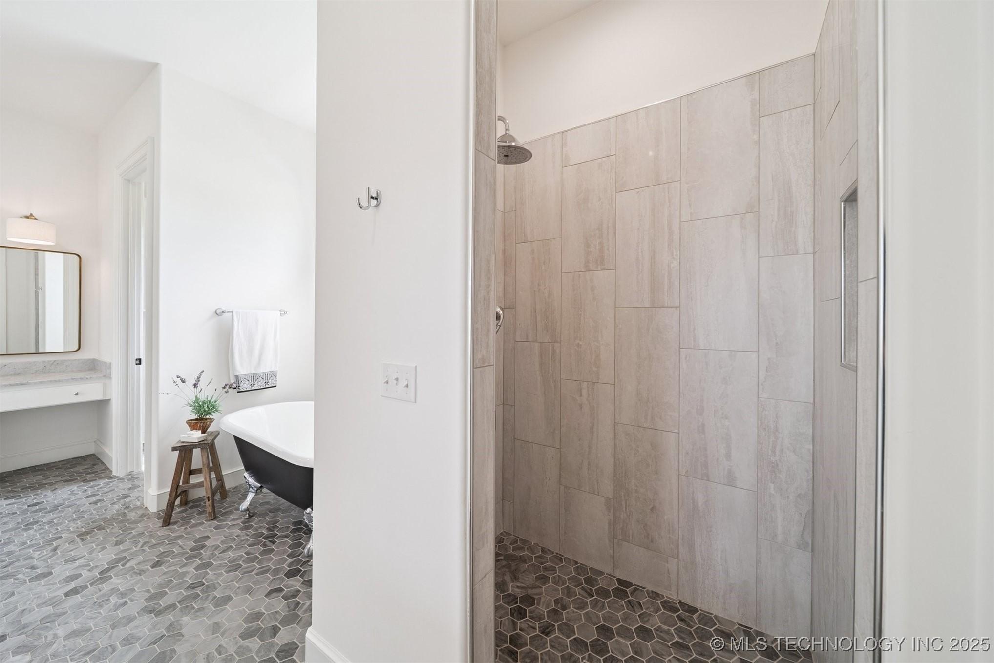 Broken Arrow, Oklahoma, 74014, United States, 4 Bedrooms Bedrooms, ,4 BathroomsBathrooms,Residential,For Sale,1983128