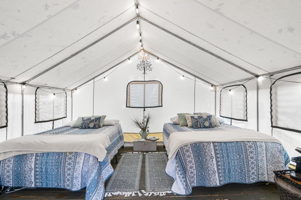 Brasstown, North Carolina, 28902, United States, 3 Bedrooms Bedrooms, ,3 BathroomsBathrooms,Residential,For Sale,1986118