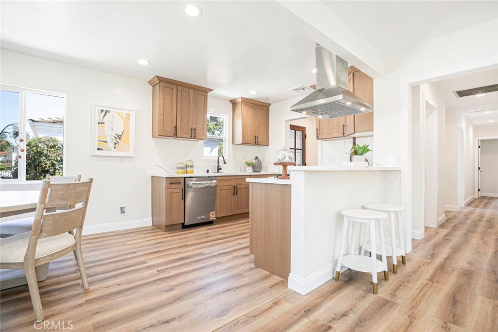 Los Angeles, California, 90066, United States, 3 Bedrooms Bedrooms, ,1 BathroomBathrooms,Residential,For Sale,1938749